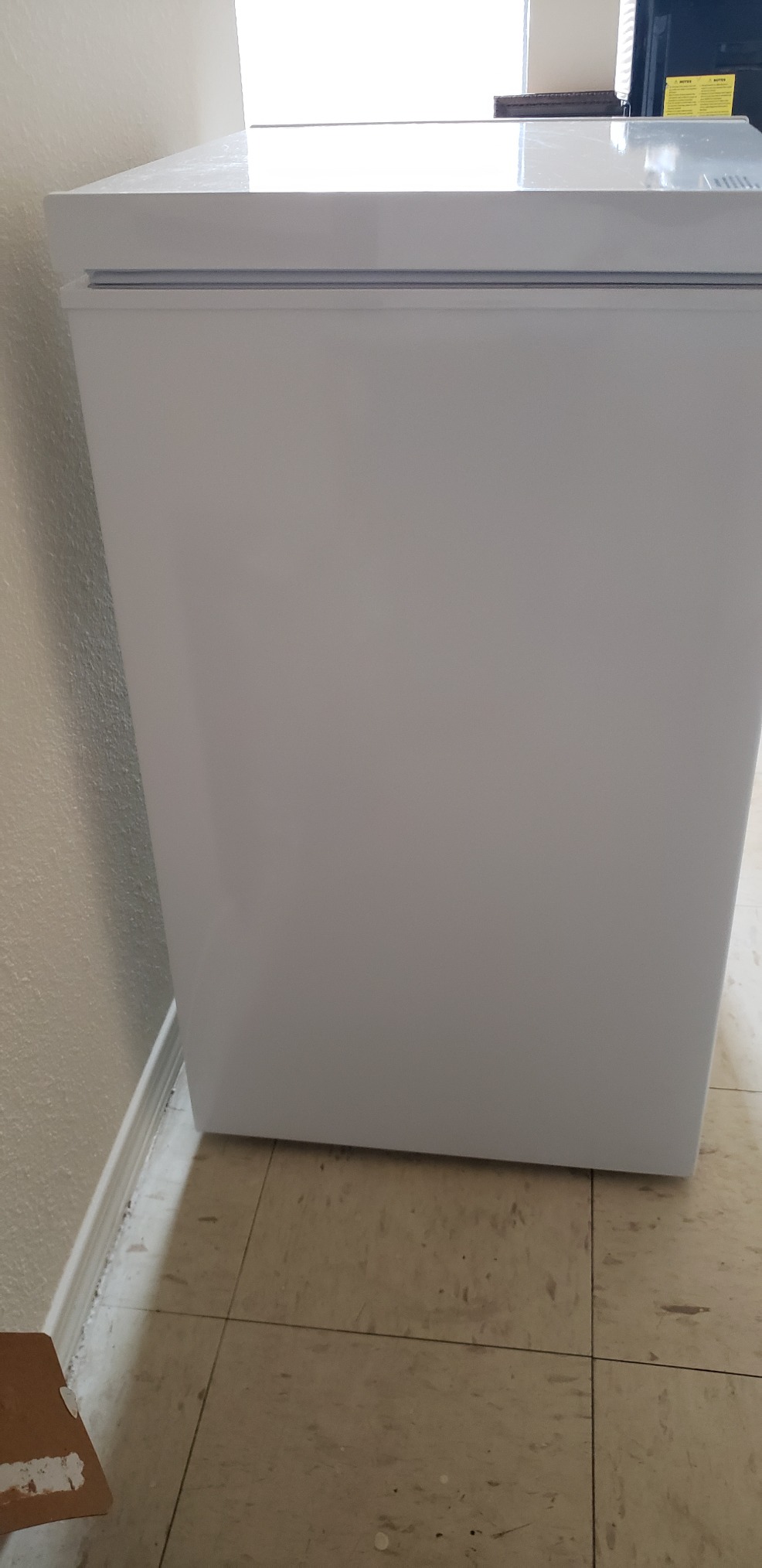 Koolatron Deep Freezer - Chest Freezer, 1 Wire Basket, Garage Ready, Meat Storage, Front Drain, Congelador For Home, Apartment, Basement, Dorm, Cottage, Manual Defrost, Stand Up, 3.5 Cubic Feet, White customer photo 1
