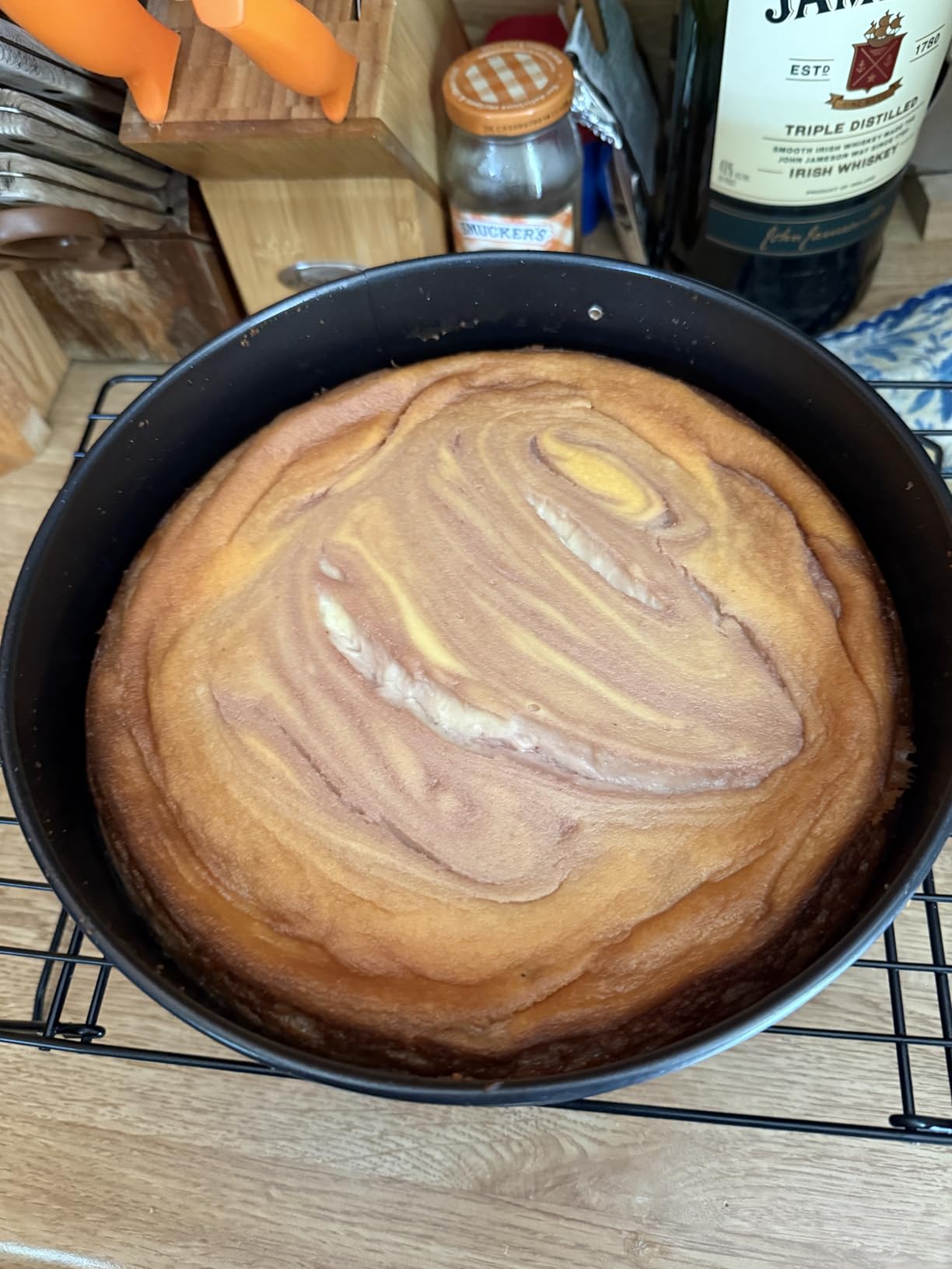 HIWARE 9 Inch Non-stick Cheesecake Pan Springform Pan with Removable Bottom/Leakproof - Black customer photo 1