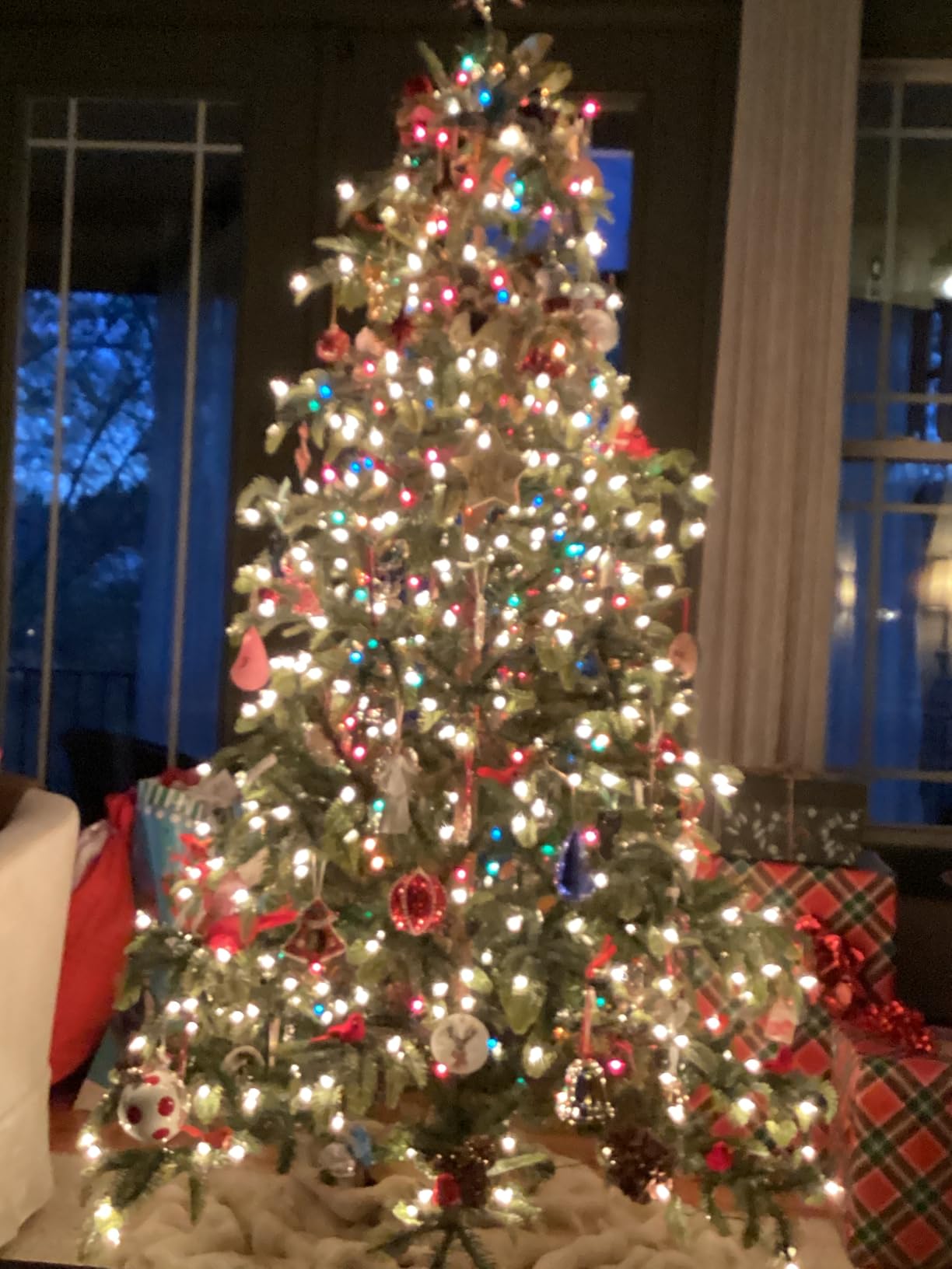 Puleo International 7.5ft Pre-Lit Aspen Fir Artificial Christmas Tree with 700 Clear Lights, 1319 Realistic Dense Branch Tips, Easy Setup Artificial Trees with Sturdy Metal Stand customer photo 2