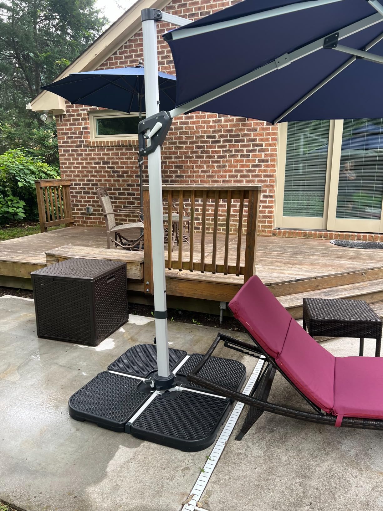 Best Choice Products 4-Piece 155lb Capacity Heavy-Duty Cantilever Offset Patio Umbrella Stand Square Base Plate Set w/Easy-Fill Spouts for Water or Sand - Black customer photo 1