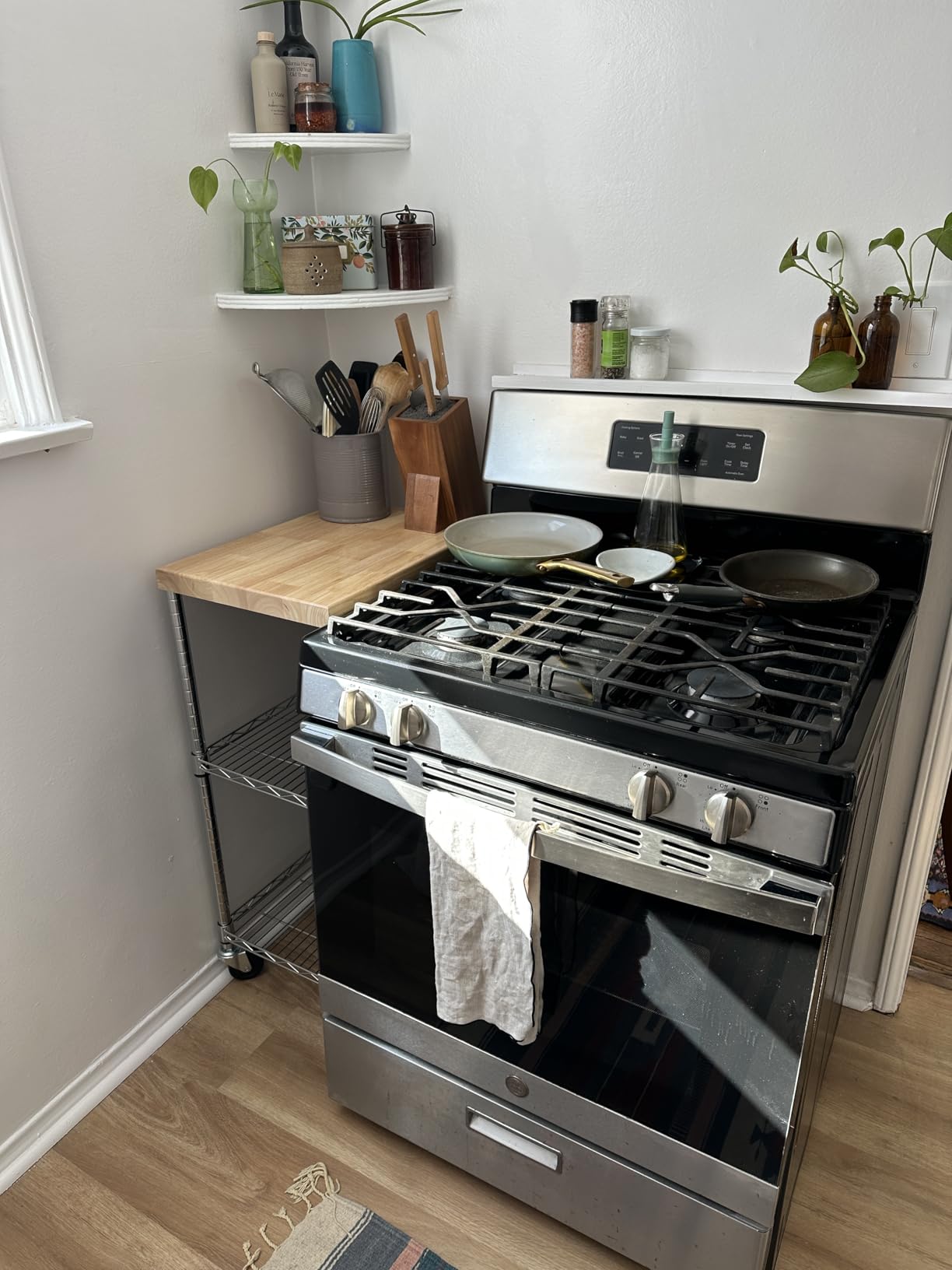 Amazon Basics Portable Kitchen 3-Tier Storage Rack on Caster Wheels with Adjustable 2 Shelves, 175 Pound Capacity, Wood/Chrome customer photo 2