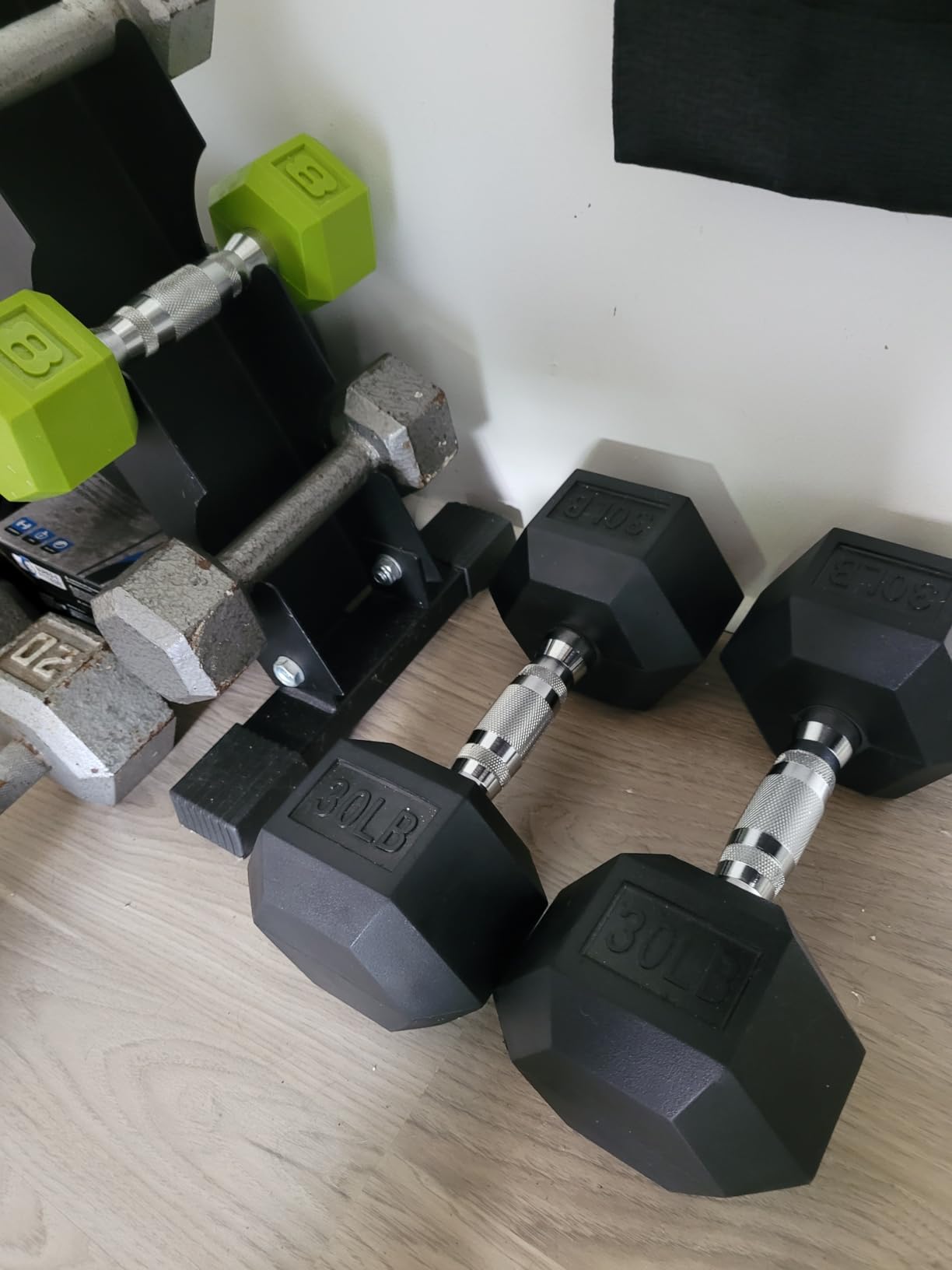 Amazon Basics Rubber Hex Dumbbell Hand Weight customer photo 2