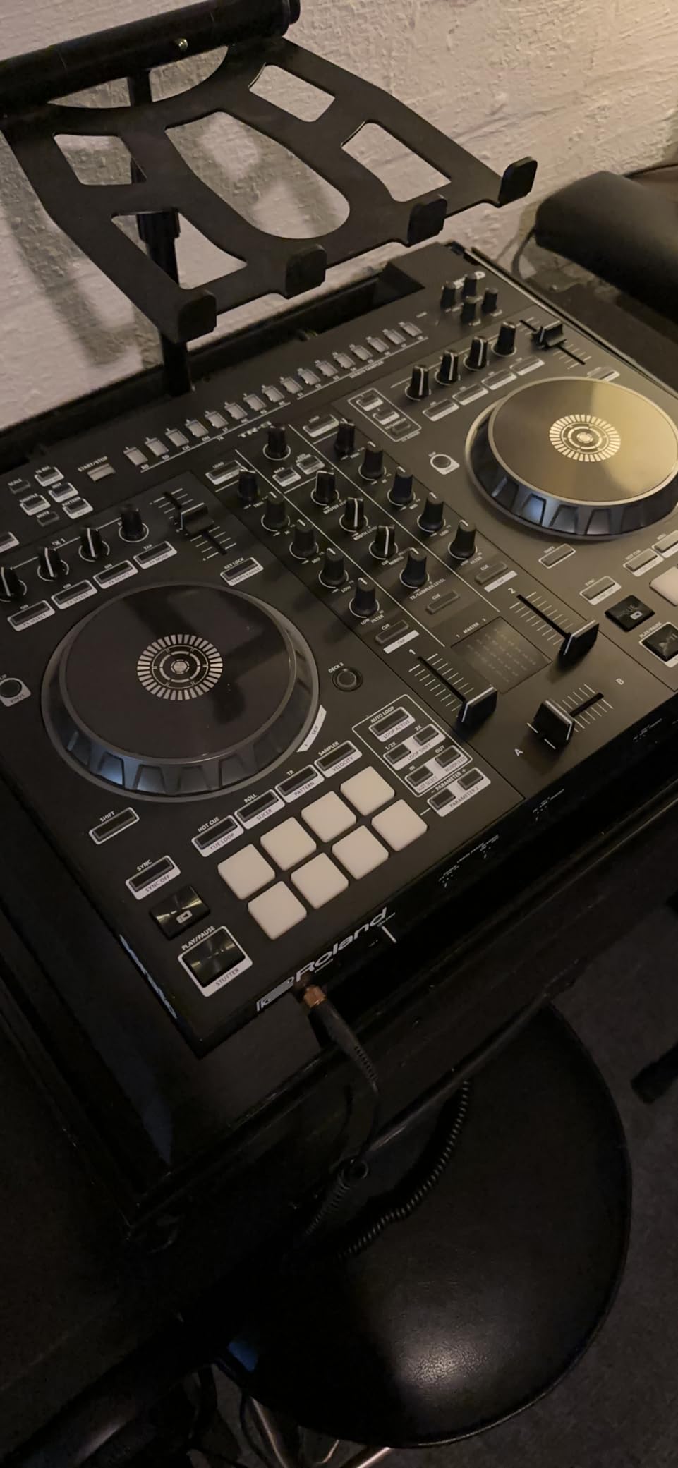 Roland DJ-505 Two-Channel, Four-Deck Serato DJ Controller (DJ-505) customer photo 1