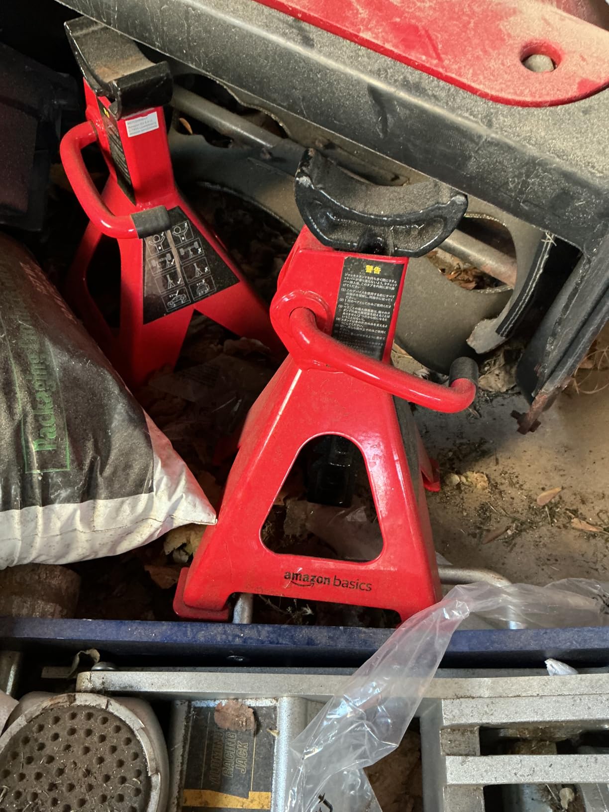 Amazon Basics Steel Jack Auto Stands, 3 Ton (2.7 metric Ton) Capacity, Easy to Use, Adjustable Height, 6,000 lb, 1 Pair, Black and Red (For Sedans and Urban SUVs) customer photo 1