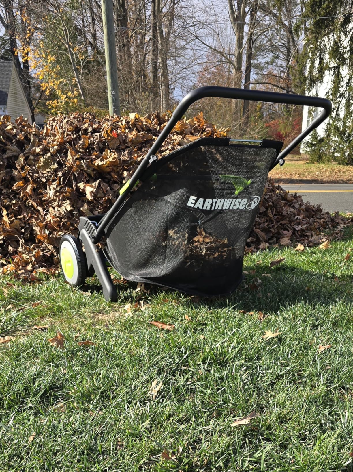 Earthwise LSW70021 21-Inch Width Leaf & Grass Push Lawn Sweeper, Black customer photo 2