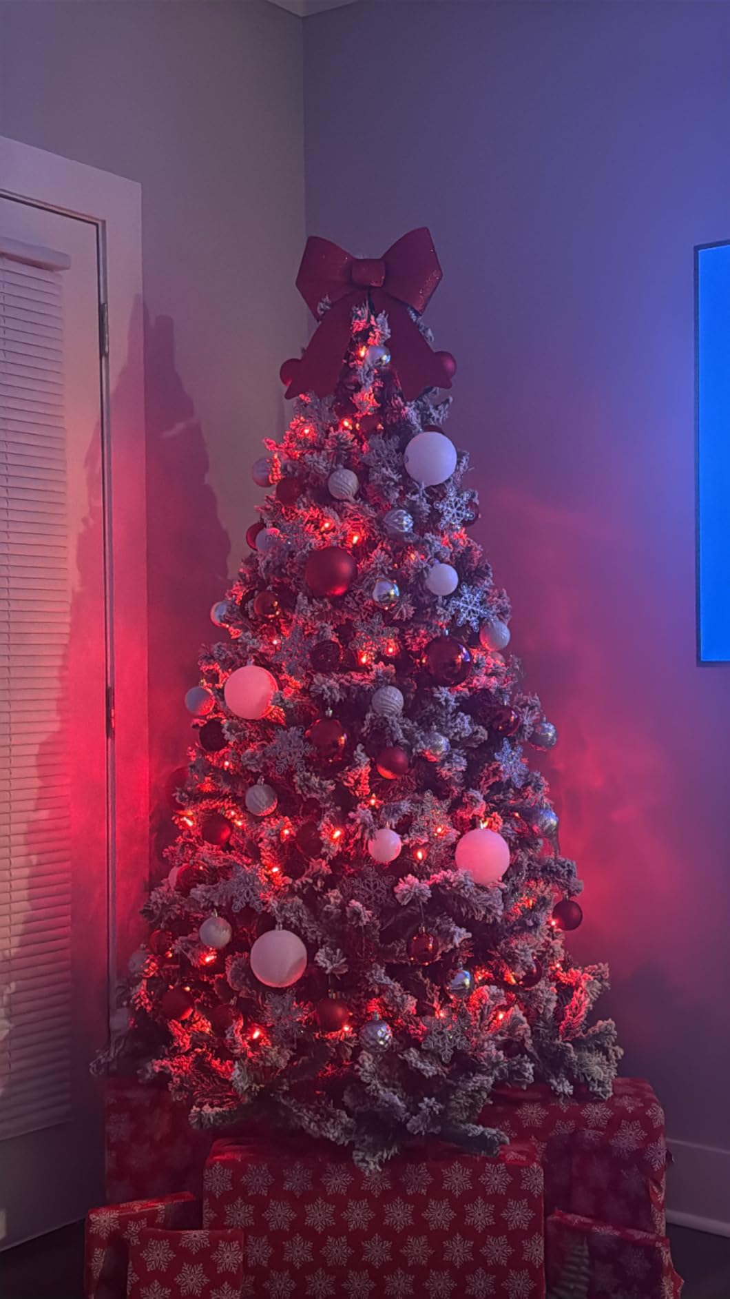 Best Choice Products Artificial Flocked Christmas Tree, 6ft Premium Unlit Pine Holiday Decor w/Full Branches, Metal Stand - Green customer photo 1
