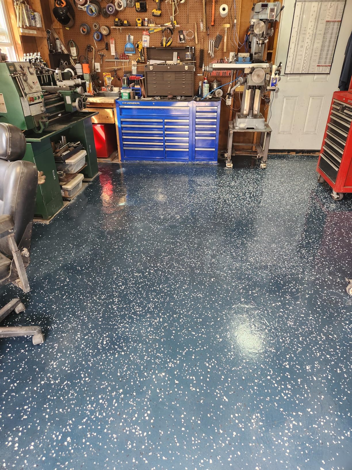 Rust-Oleum 306325 RockSolid Pearlescent 1 Car Garage Floor Coating Kit, Pearl Black customer photo 1
