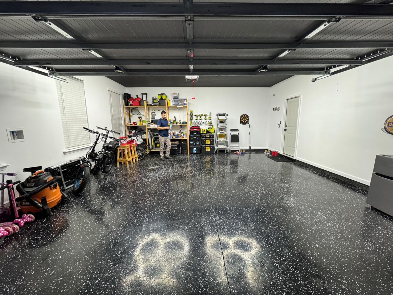 Rust-Oleum 306325 RockSolid Pearlescent 1 Car Garage Floor Coating Kit, Pearl Black customer photo 2