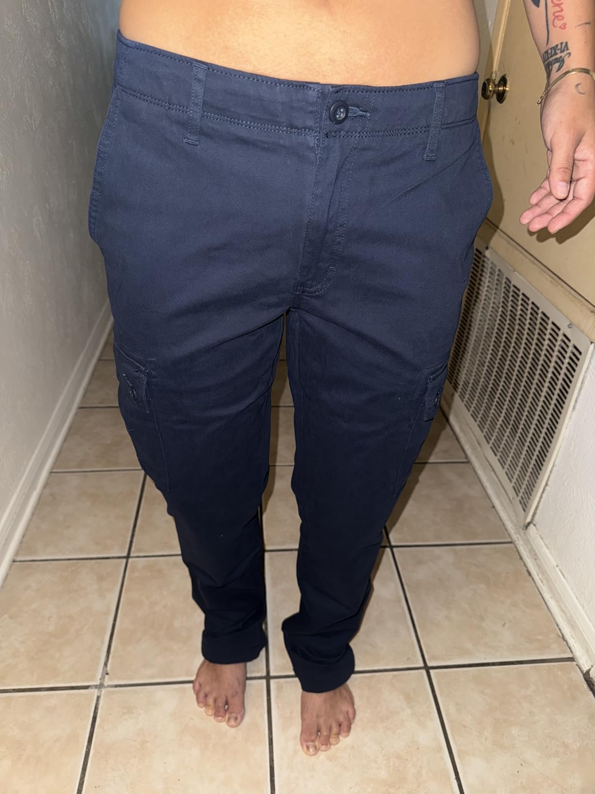 Amazon Essentials Men's Slim-Fit Stretch Cotton Twill Cargo Pants customer photo 1