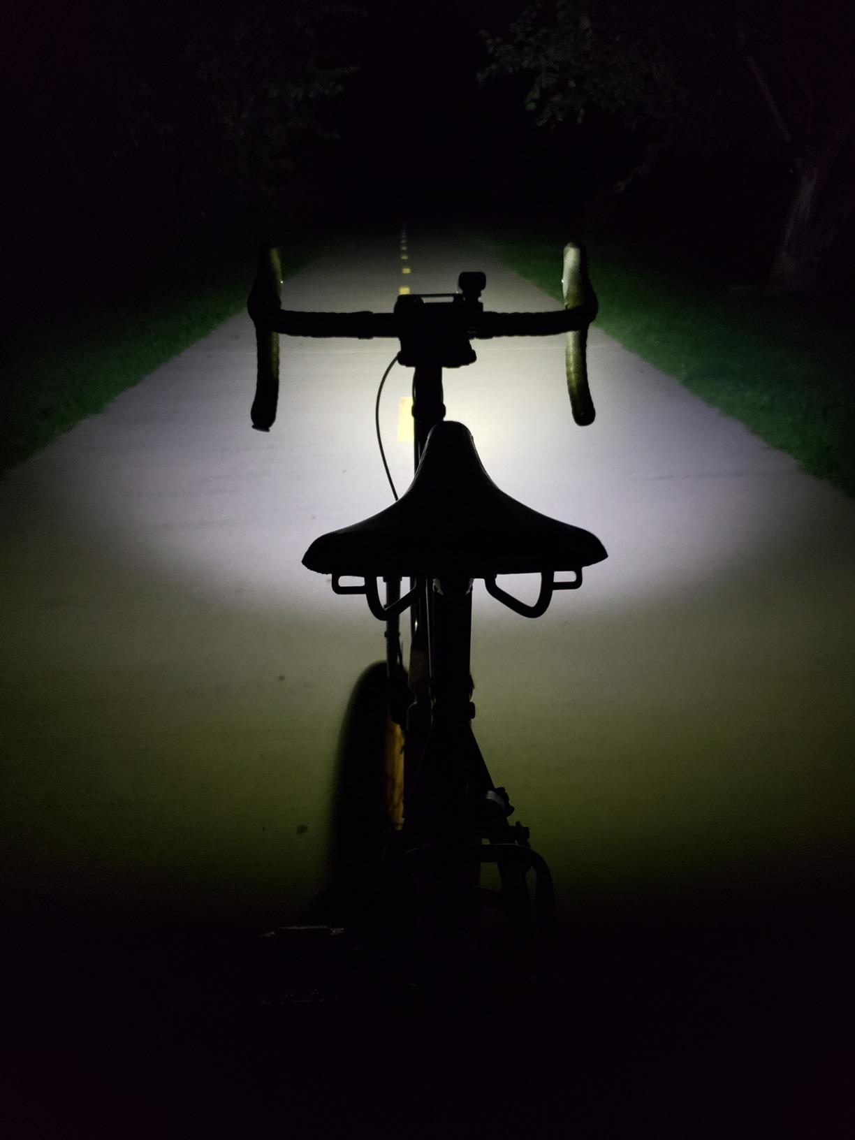 BrightRoad 850 Lumens Front Bike Light - 85 Wide Beam Rechargeable Handlebar Bike Headlight with 7 Modes, 650ft Visibility - MTB Bicycle Light for Night Riding for Commuting and Urban Cycling customer photo 2