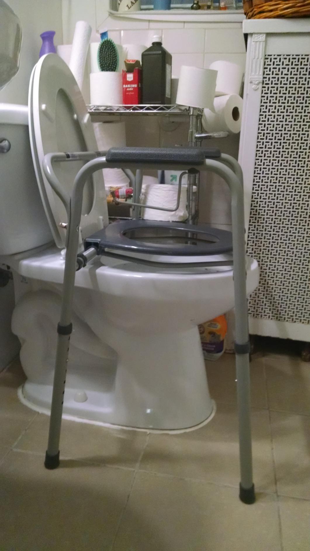 Medline 3-in-1 Steel Adjustable Bedside Commode w/ Microban Protection customer photo 1