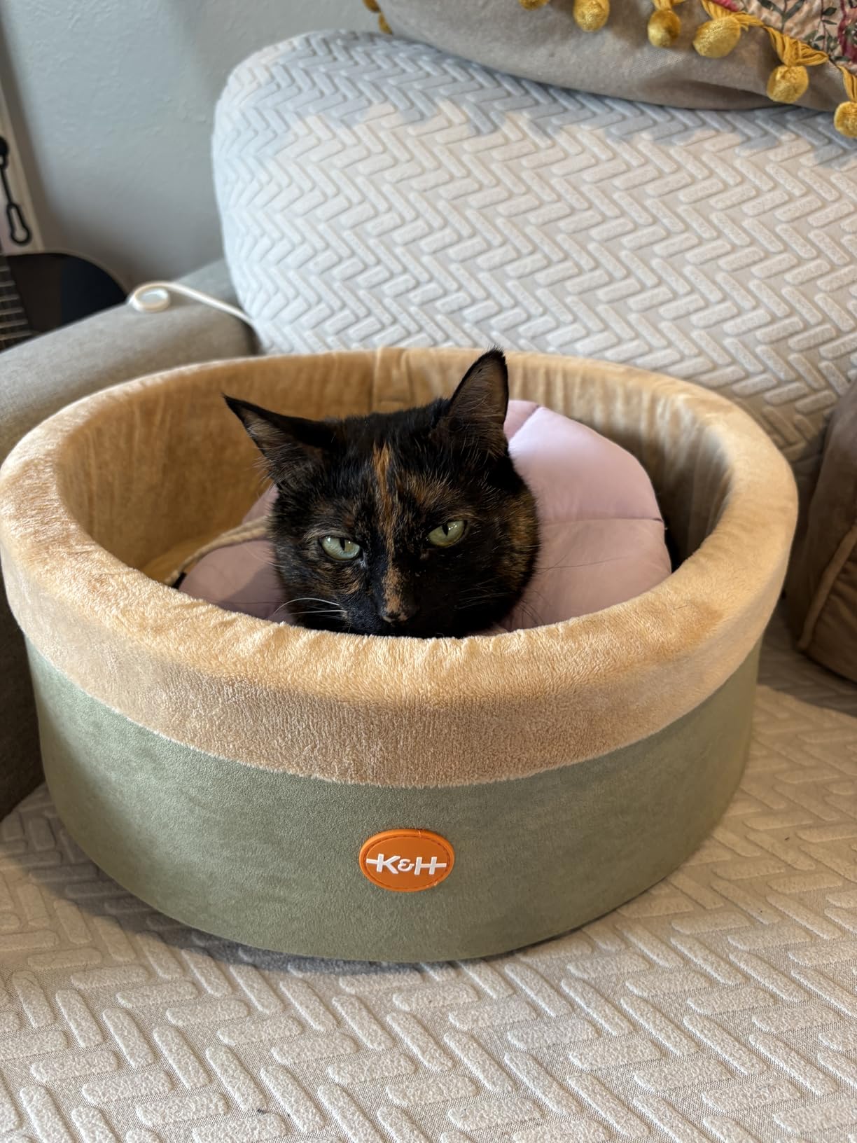 K&H Pet Products Heated Cat Bed for Indoor Cats, Dogs, and Pets - Round Walled Thermo-Kitty Bed with Removable Waterproof Cat Heating Pad, Machine Washable, MET Safety Listed - Small 16
