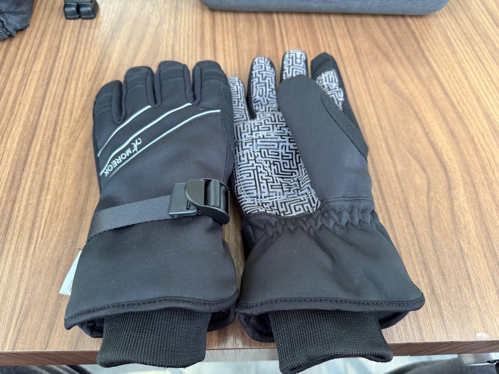 MOREOK Waterproof & Windproof -30°F Winter Gloves for Men/Women, 3M Thinsulate Thermal Gloves Touch Screen Warm Gloves for Skiing,Cycling,Motorcycle,Running customer photo 1