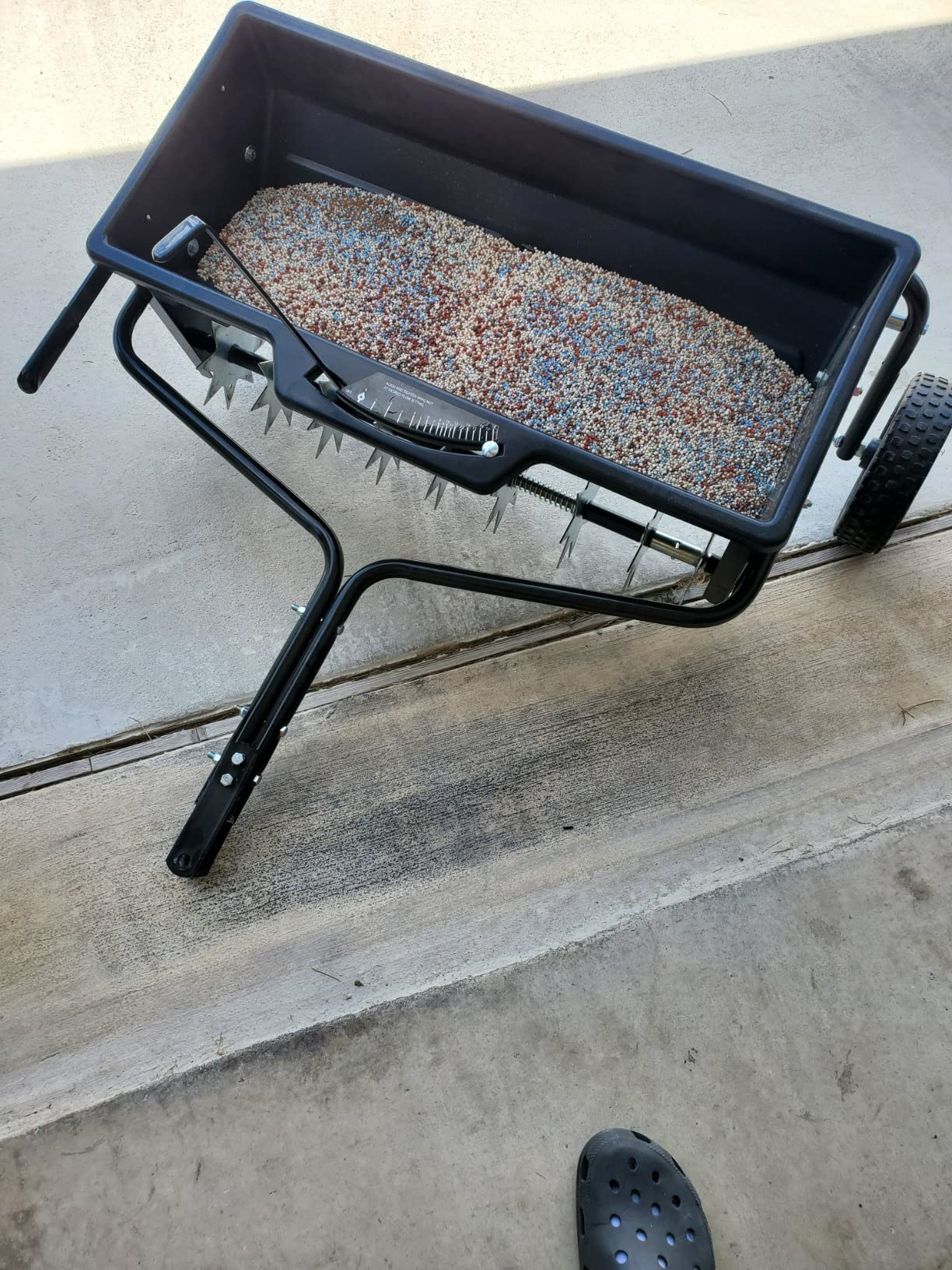 Agri-Fab 45-0543 100 lb. Tow Spiker/Seeder/Spreader customer photo 2
