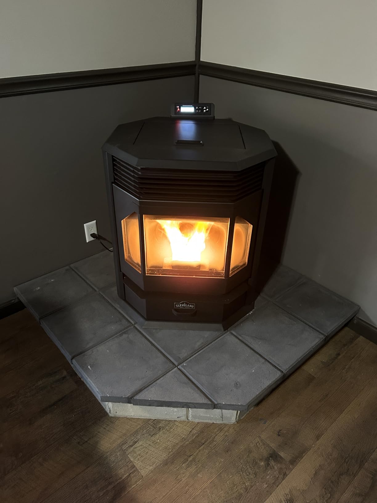Cleveland Iron Works Bayfront Pellet Stove 66lb Hopper customer photo 1