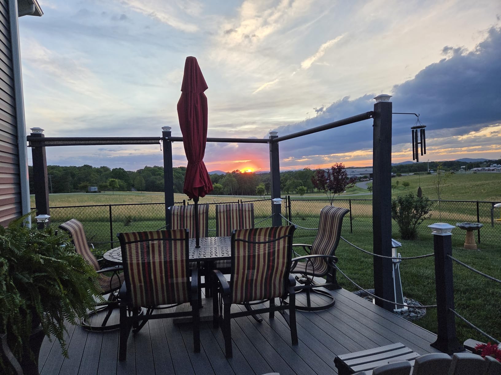 Davinci Lighting Flexfit Solar Outdoor Post Cap Lights - Includes Bases for 4x4 5x5 6x6 Wooden Posts - Bright LED Light - Slate Black (1 Pack) customer photo 1