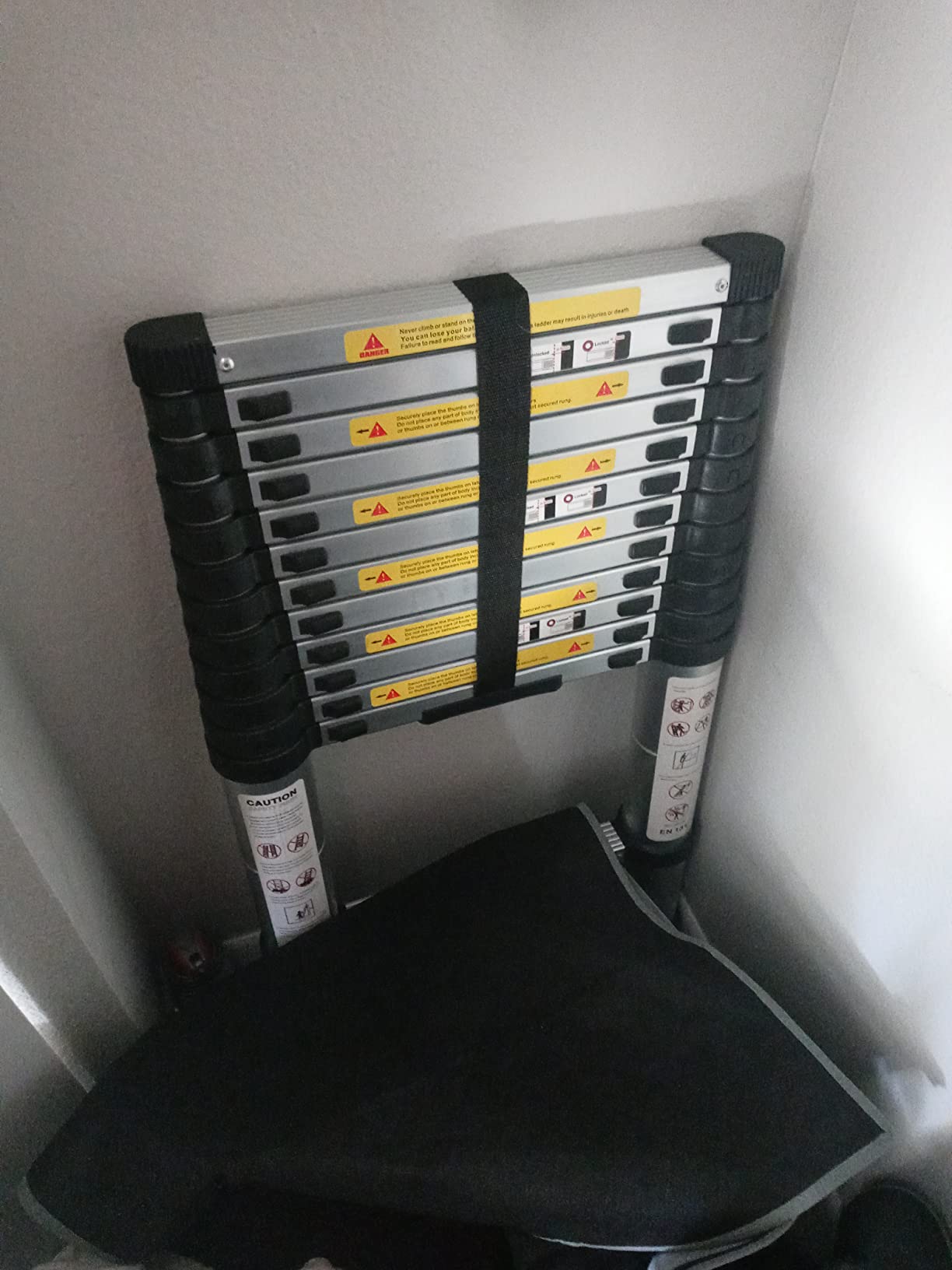 (8.5Ft/2.6M) Telescoping Ladders, EN131 Standards Multi-Purpose Folding Aluminum Extension Ladder customer photo 2