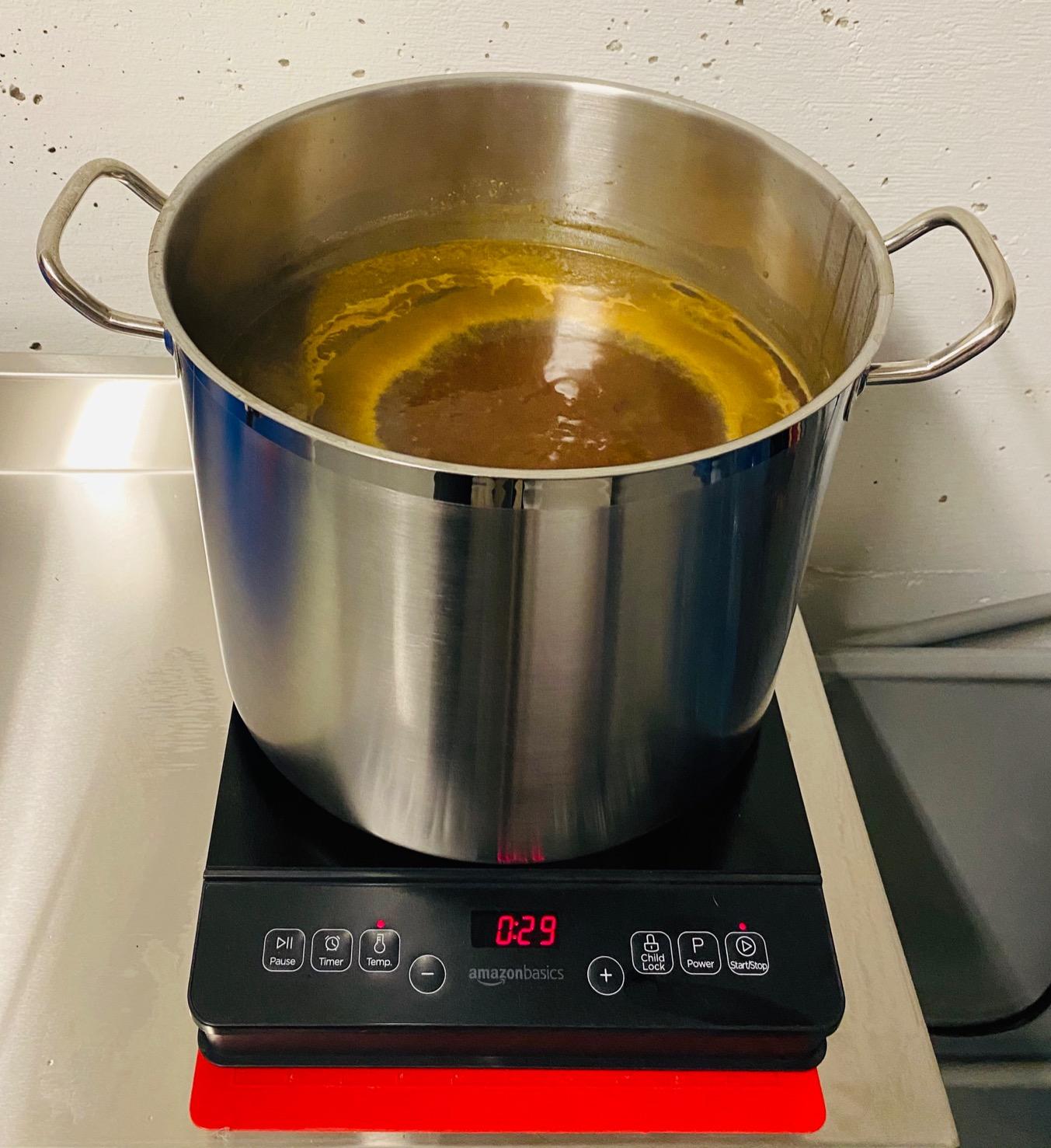 Amazon Basics 1800W Portable Electric Induction Cooktop, Burner and Child Lock, Overheat Protection, Timer, 8 Power Settings, Temperature Control Up to 440F, for Cookware Diameter 5.7-8.2, Black customer photo 2
