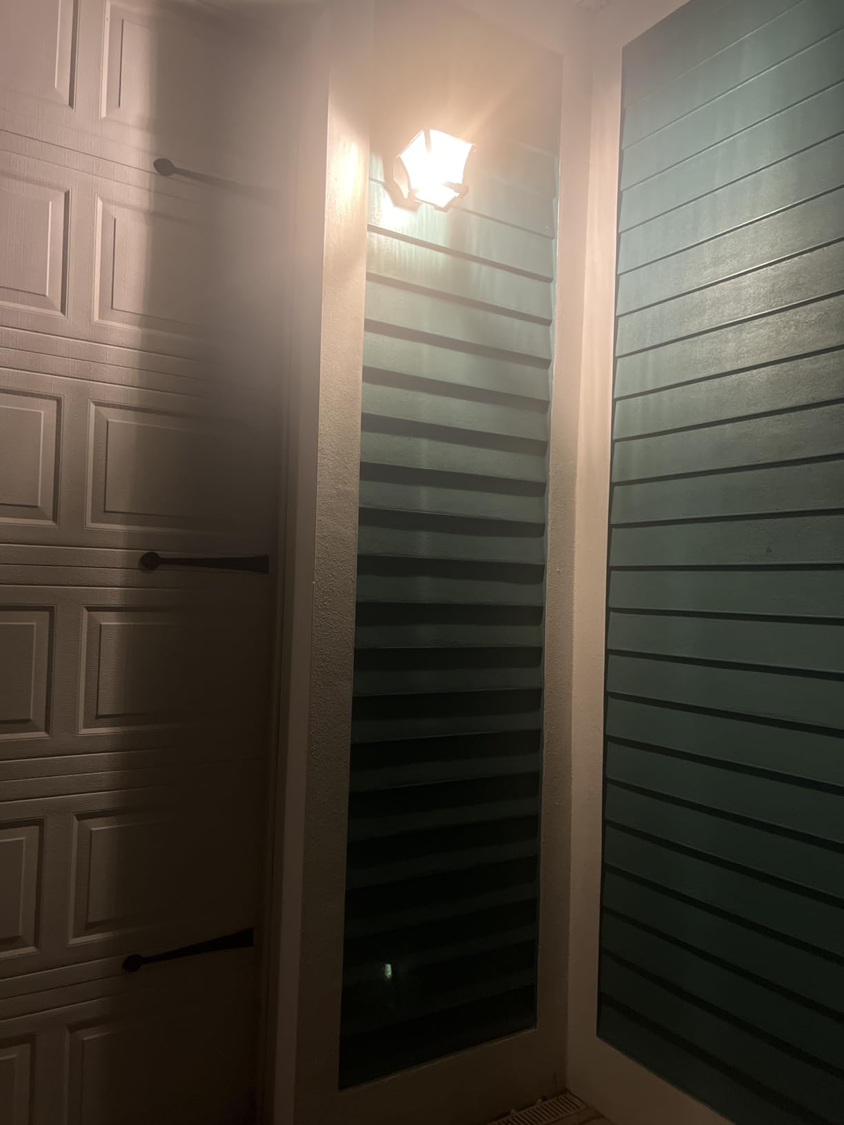 Dusk to Dawn LED Outdoor Lights Bulb, ST64 Edison Style Automatic Light Sensing Bulbs, 800 LM, 7W (60W Equivalent), 3000K Warm White, E26 Base UL 4 Pack customer photo 2