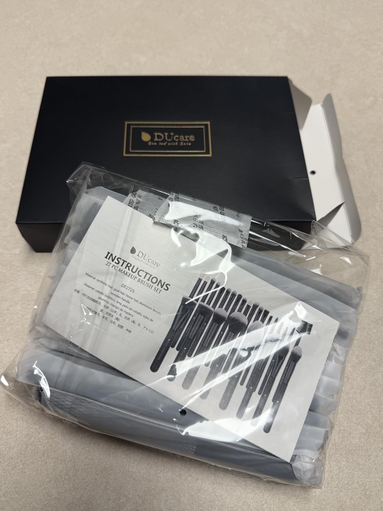 DUcare 31Pcs Pcs Pro Grade Makeup Brushes Set with Organizer Dense Ultra Soft Bristle Luxury Make up Brushes for Foundation,Face Blending Powder, Contour, Bronzer,Highlight, Concealer, Eyeshadow customer photo 2
