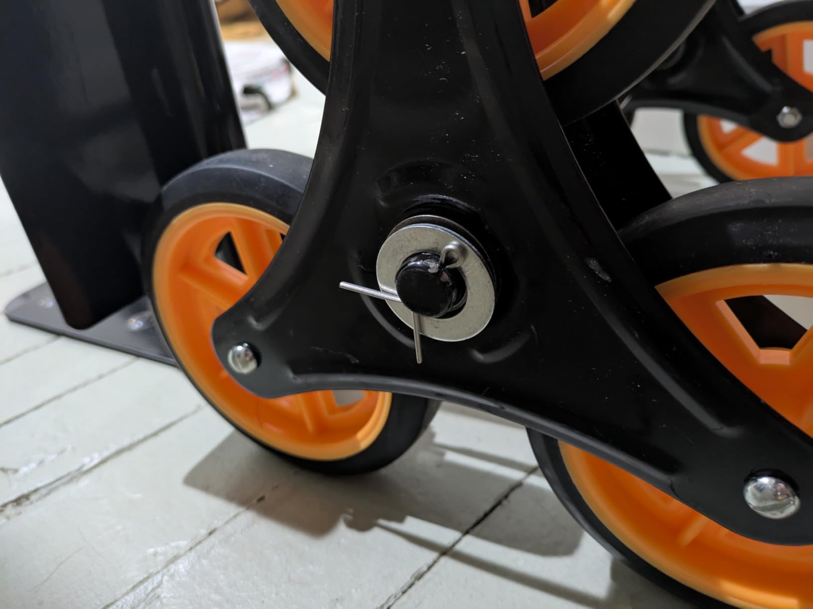 Mount-It! Stair Climbing Dolly for Moving, Heavy-Duty Hand Truck for Stairs with 6 Wheels, 330 lb Flat / 265 lb Stair Capacity customer photo 2