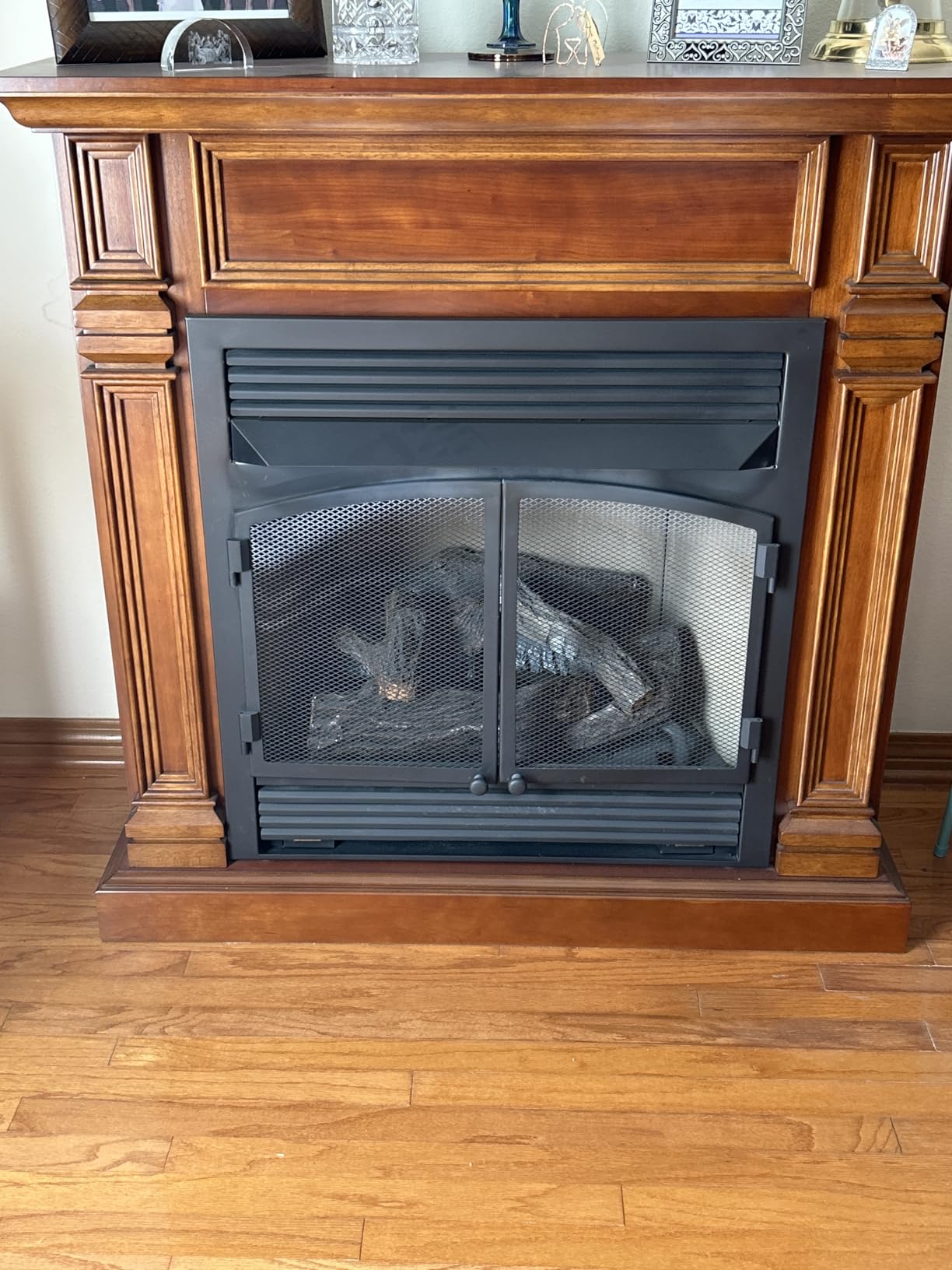 Duluth Forge Dual Fuel Ventless Gas Fireplace with Mantel - 32,000 BTU, Remote Control, Slate Gray Finish - Model# DFS-400R-2GR customer photo 2
