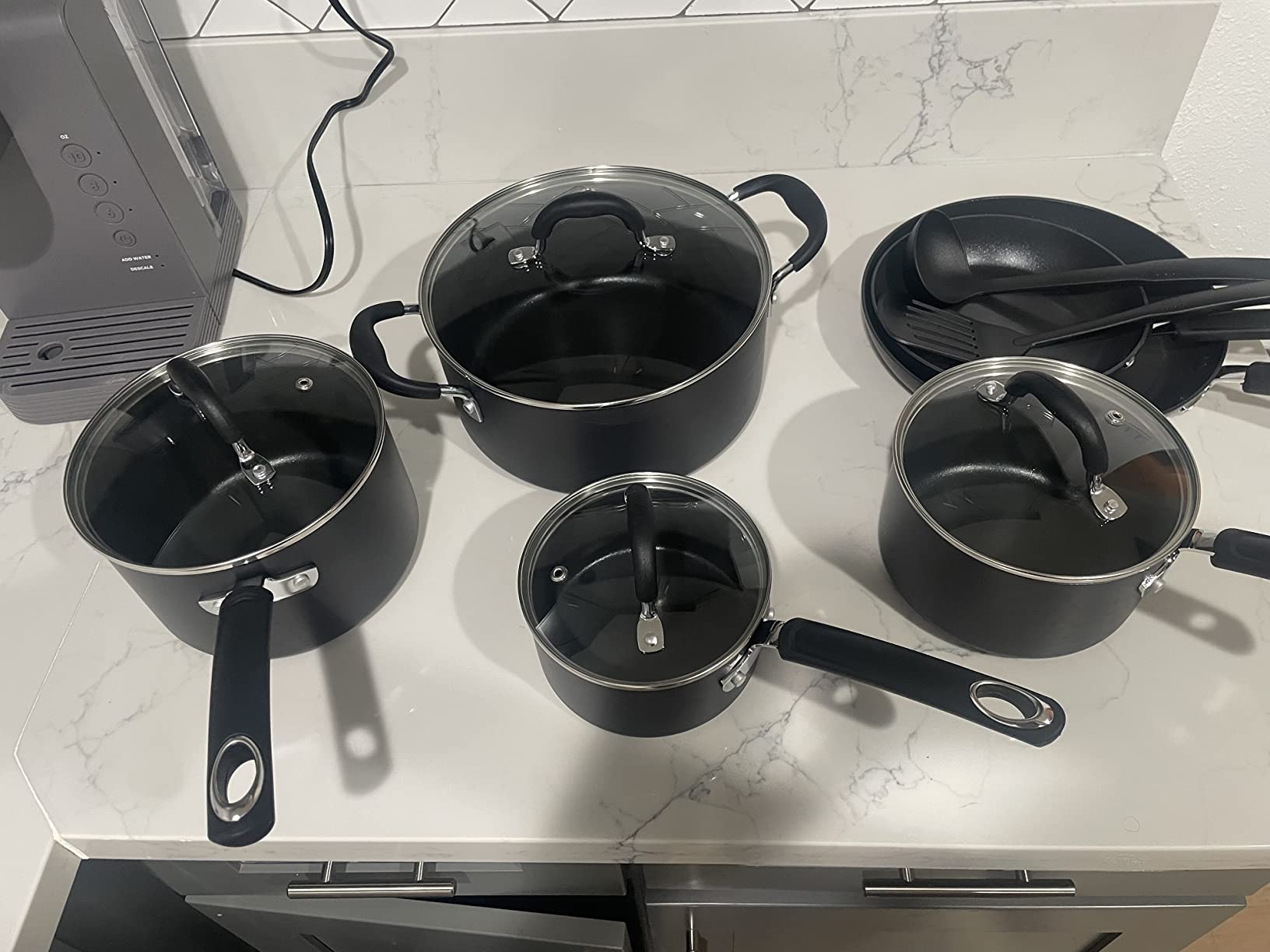 Amazon Basics Non-Stick Cookware Set, Pots and Pans with Lids, Hard Anodized Aluminum, Dishwasher Safe, Oven Safe, Black, 12-Piece customer photo 2