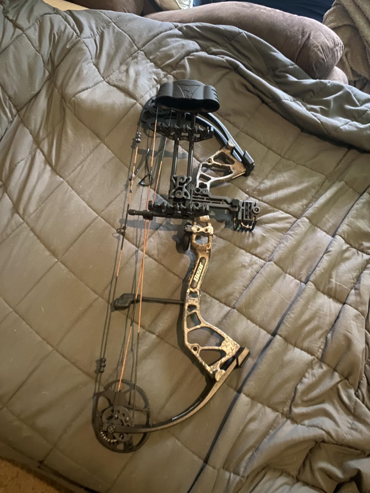 Bear Archery Royale Ready to Hunt Compound Bow Archery Set, 12