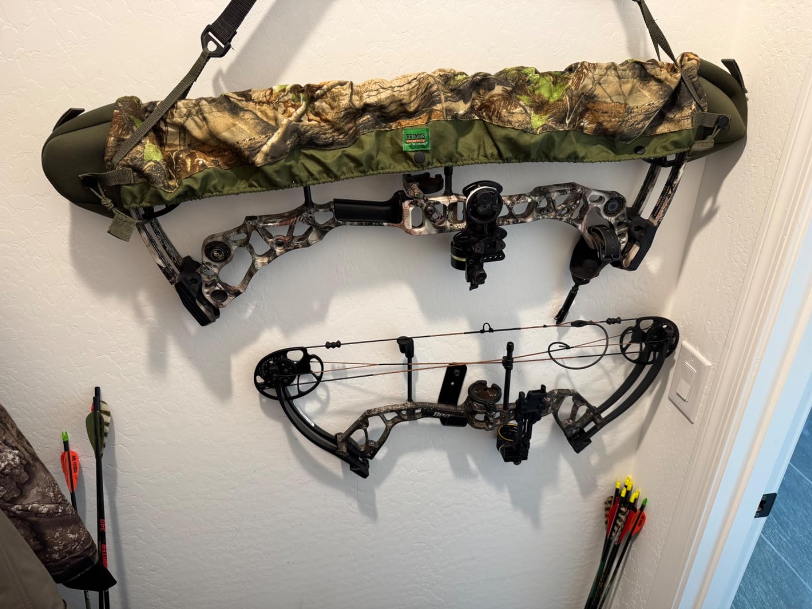 Bear Archery Royale Ready to Hunt Compound Bow Archery Set, 12