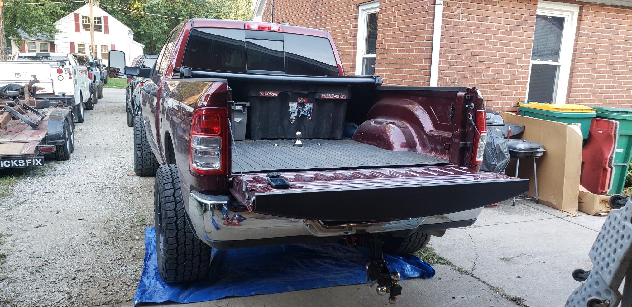 CURT 60633 Factory Original Equipment Style Gooseneck Hitch, 35,000 lbs. 2-5/16-Inch Ball, Fits Select Ram 2500, 3500 customer photo 2