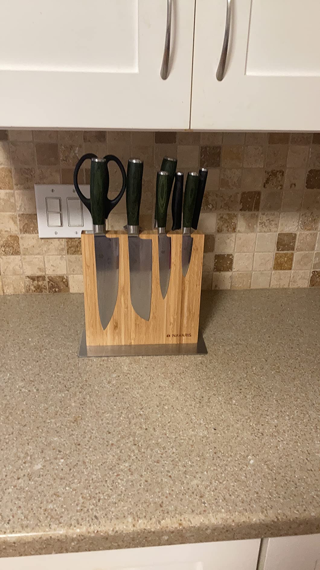 Navaris Magnetic Knife Block - Bamboo Kitchen Storage with Strong Magnets customer photo 2