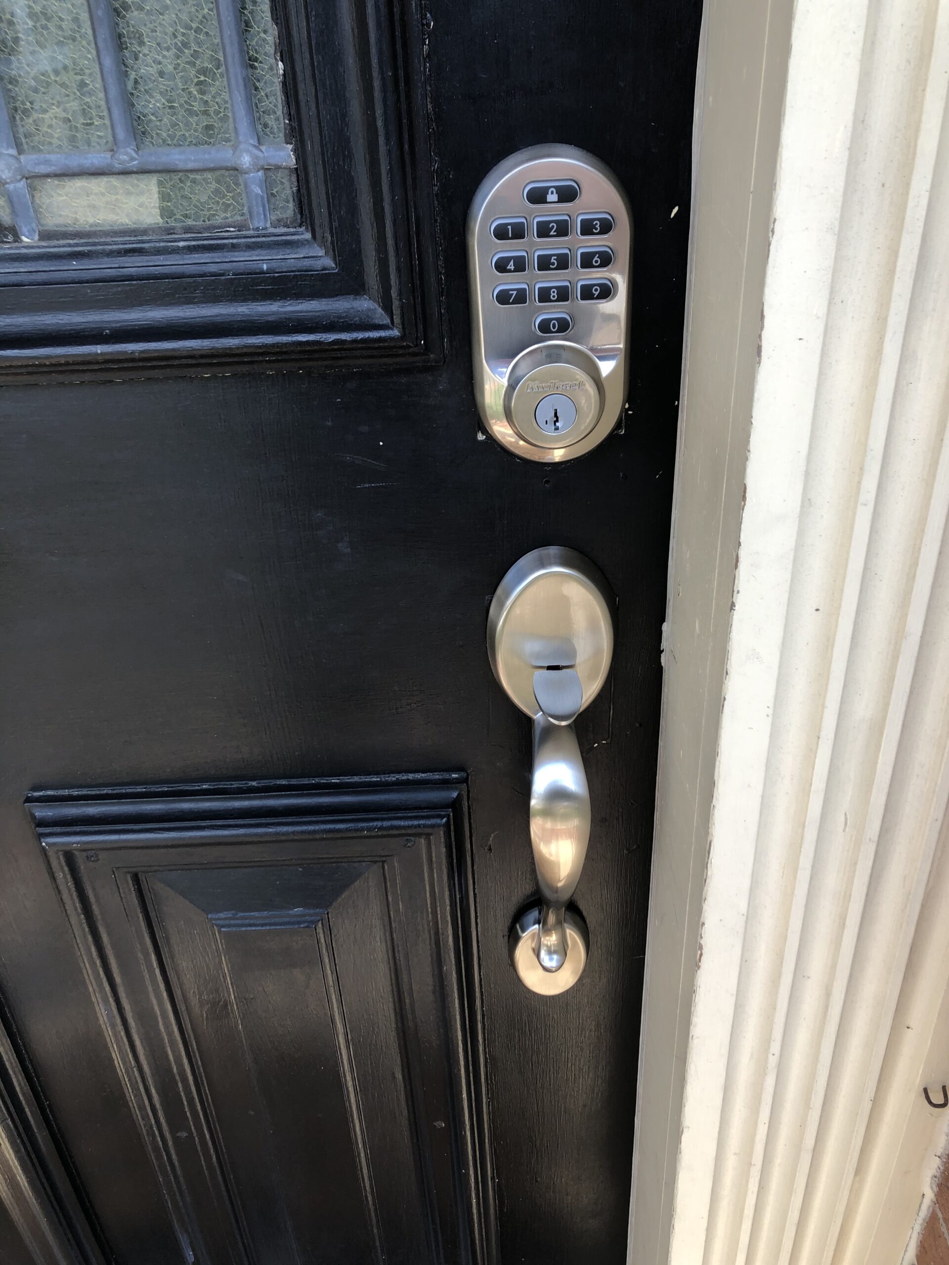 Kwikset Halo Wi-Fi Smart Lock, Keyless Entry Door Deadbolt, Geofence Auto-Unlock, Grade AAA Certified, No Hub Required Easy Install, Satin Nickel Lifetime Finish Warranty, Backlit Keypad customer photo 2