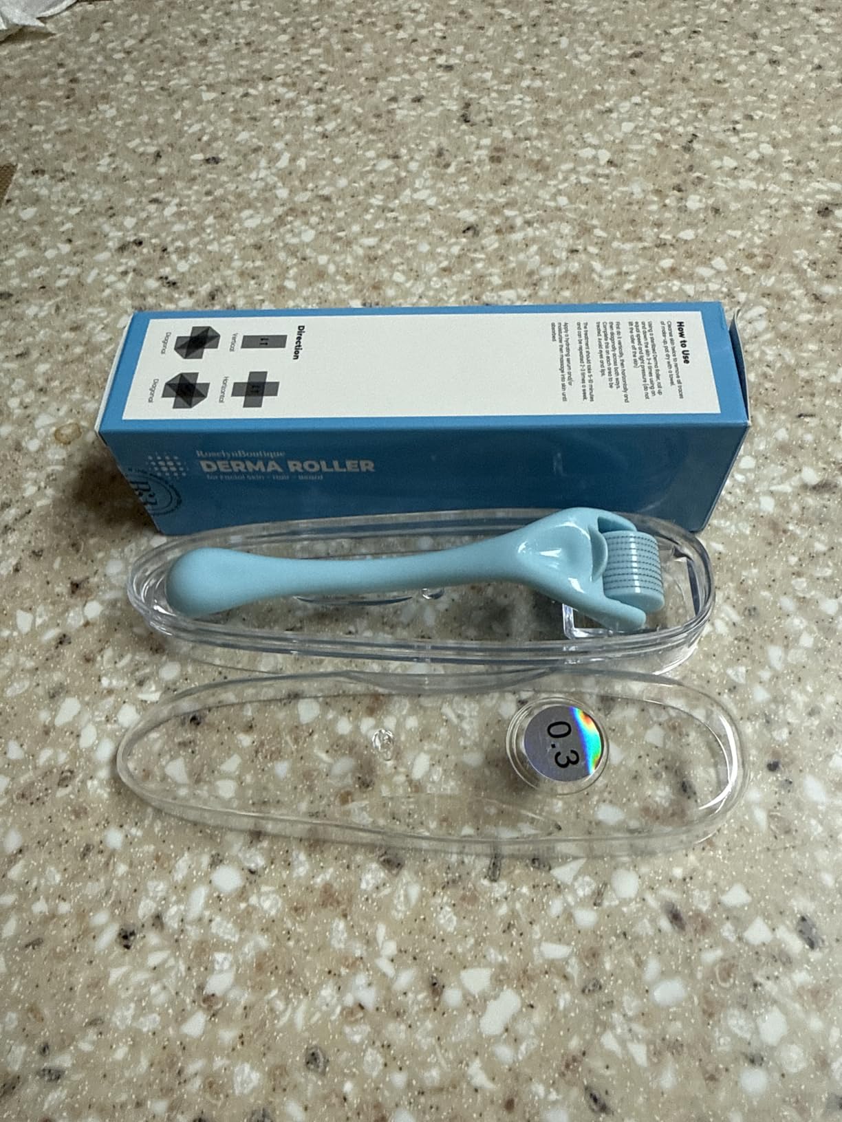 ROSELYNBOUTIQUE Derma Roller for Men & Women - Personal Cosmetic Beauty Tool 0.25mm - Titanium(Black Blue) customer photo 2