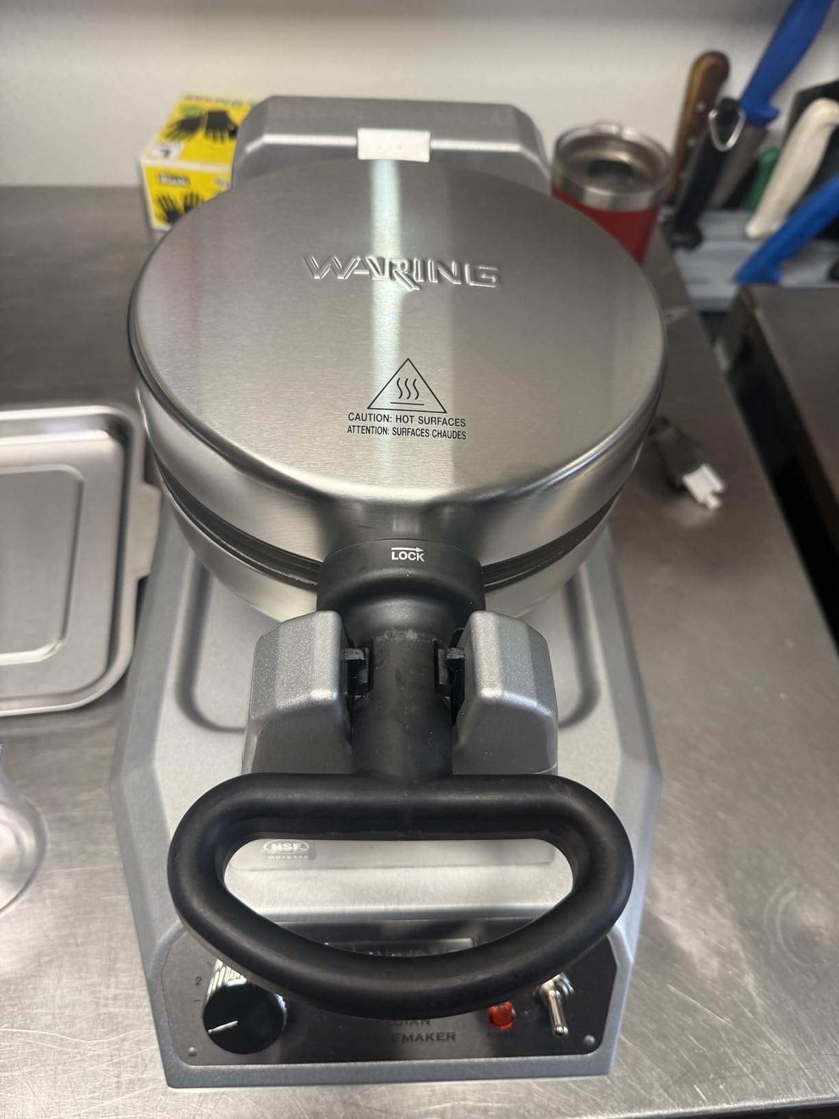 Waring Commercial WW180X Heavy Duty Single Belgian Waffle Maker, Coated Non Stick Cooking Plates, Produces 25 waffles per hour, 120V, 1200W, 5-15 Phase Plug, Silver, 12.5 x 17.88 x 10.5 inches customer photo 1