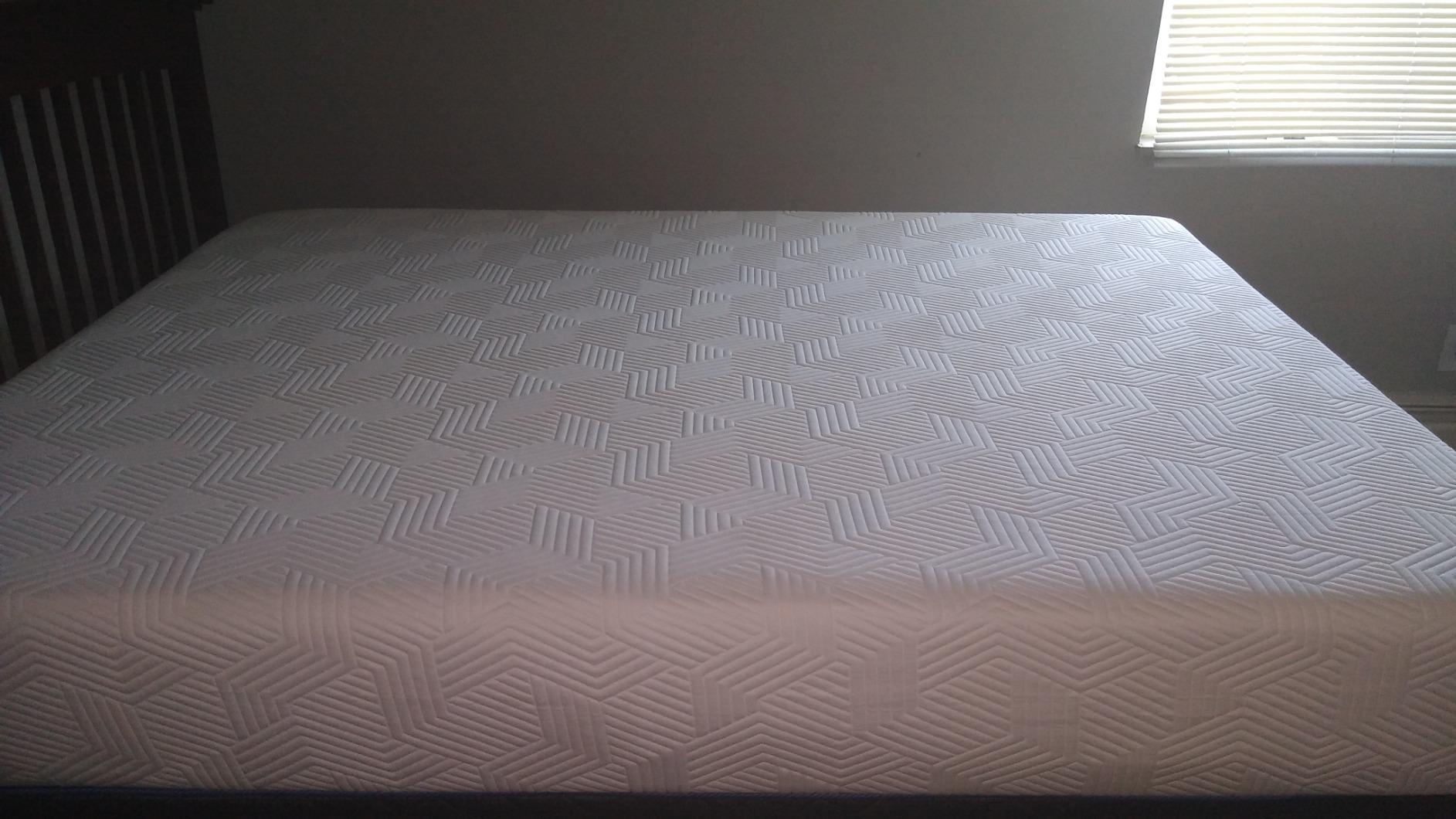 Lucid 10 Inch Memory Foam Mattress - Short Queen, Cooling Gel, Bamboo Charcoal, Medium Feel customer photo 2