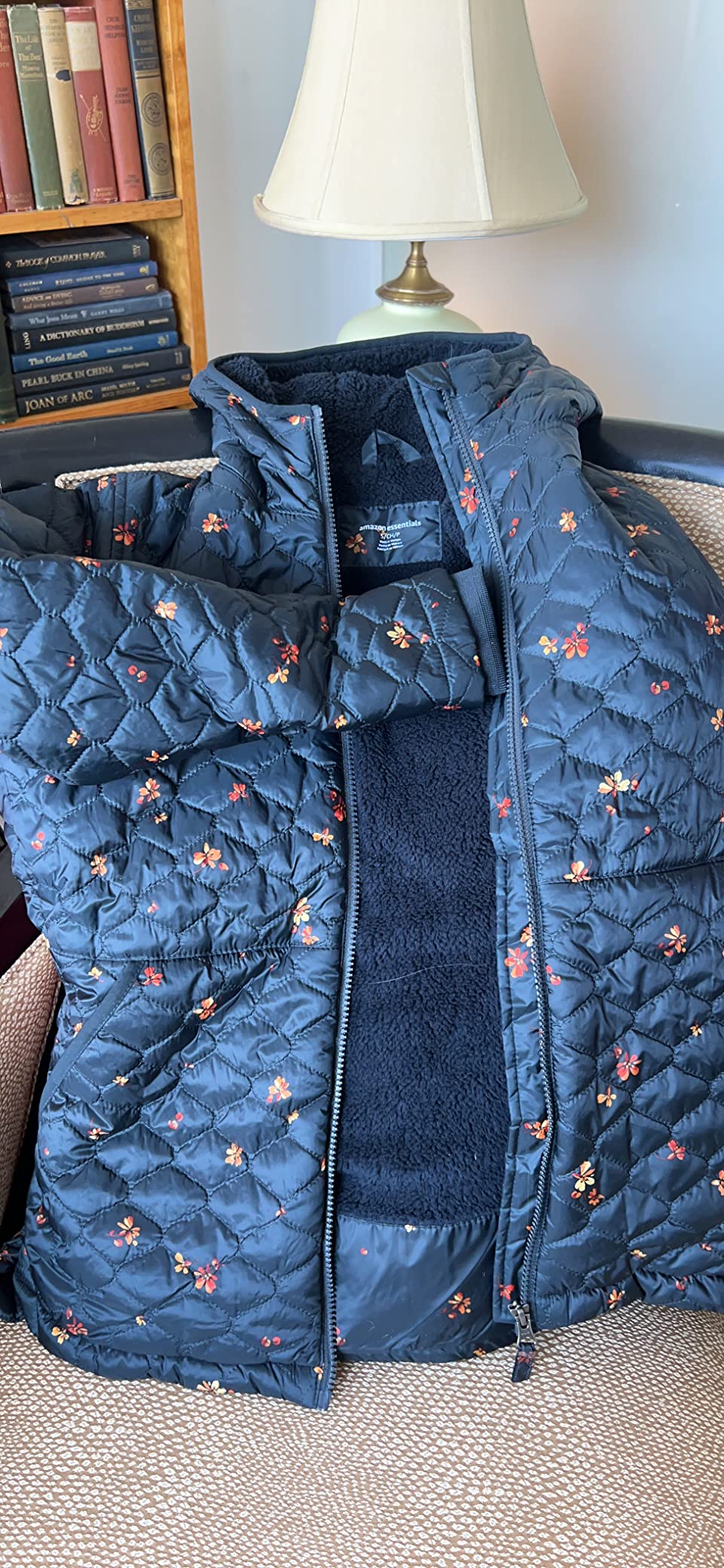 Amazon Essentials Women's Lightweight Quilted Full-Zip Water-Resistant Sherpa-Lined Hooded Puffer Jacket customer photo 2
