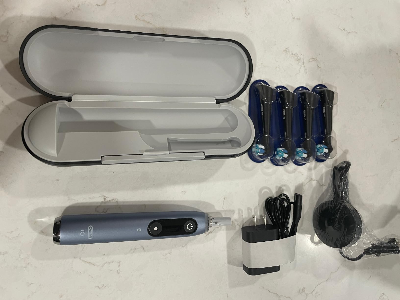 Oral-B iO Series 9 Rechargeable Electric Toothbrush, iO9 Genius, 7 Cleaning Modes, Interactive Display, Charging Travel Case, Visible Pressure Sensor, 4 Brush Heads, Black customer photo 2