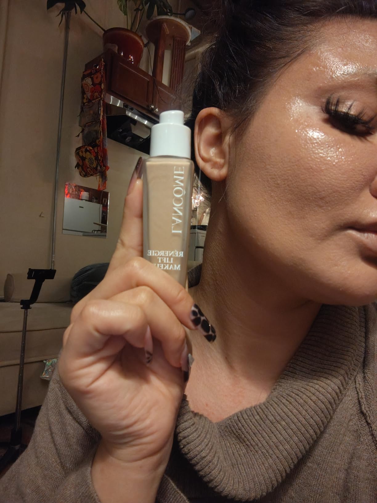 Lancôme Renergie Lift Makeup Foundation - Lightweight & Hydrating Formula, Medium-Full Coverage, SPF 27, Anti-Aging, Lifting & Firming, Up to 12H Wear customer photo 2