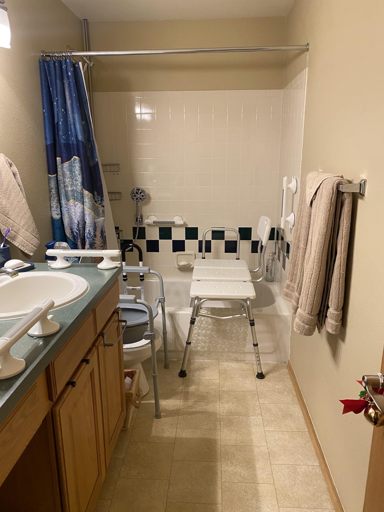 Drive Medical Splash Defense Tub Transfer Bench for Bathtub - U-Shaped Shower Curtain Guard - Adjustable Height - Reversible Design - 400 Lb Capacity - Safe Bathing Aid - White customer photo 2