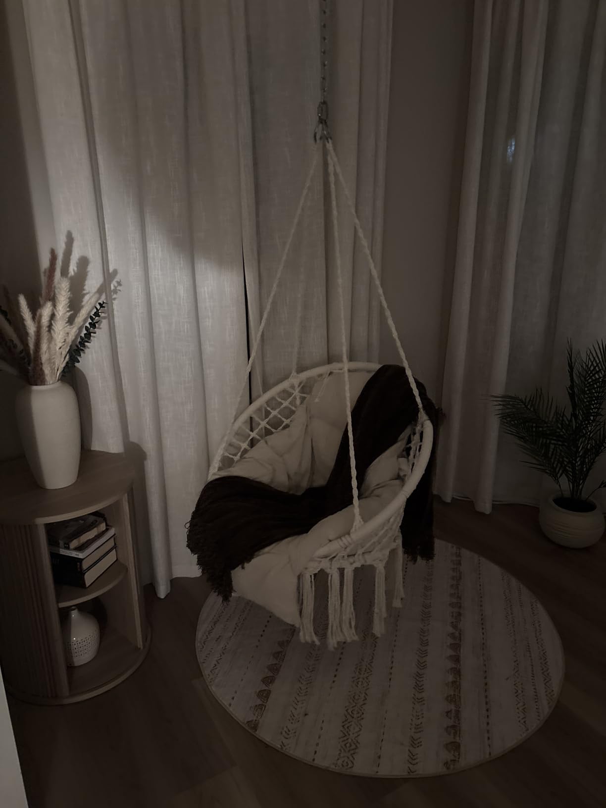 SONGMICS Hanging Chair, Hammock Chair with Large, Thick Cushion, Boho Swing Chair for Bedroom, Patio, Balcony, Garden, Holds up to 264 lb, Accessories Included, Cream White UGDC042M01 customer photo 1