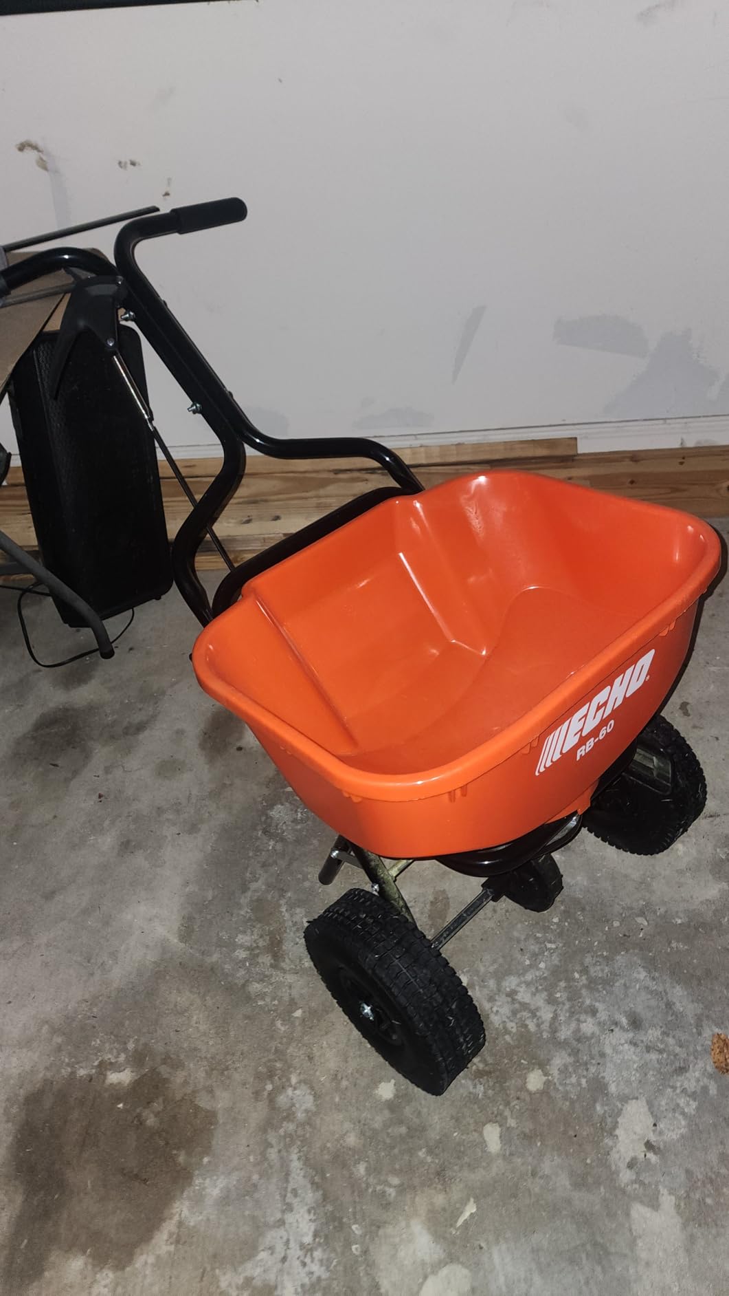 Echo 60 lbs. Heavy-Duty Spreader RB-60 customer photo 2