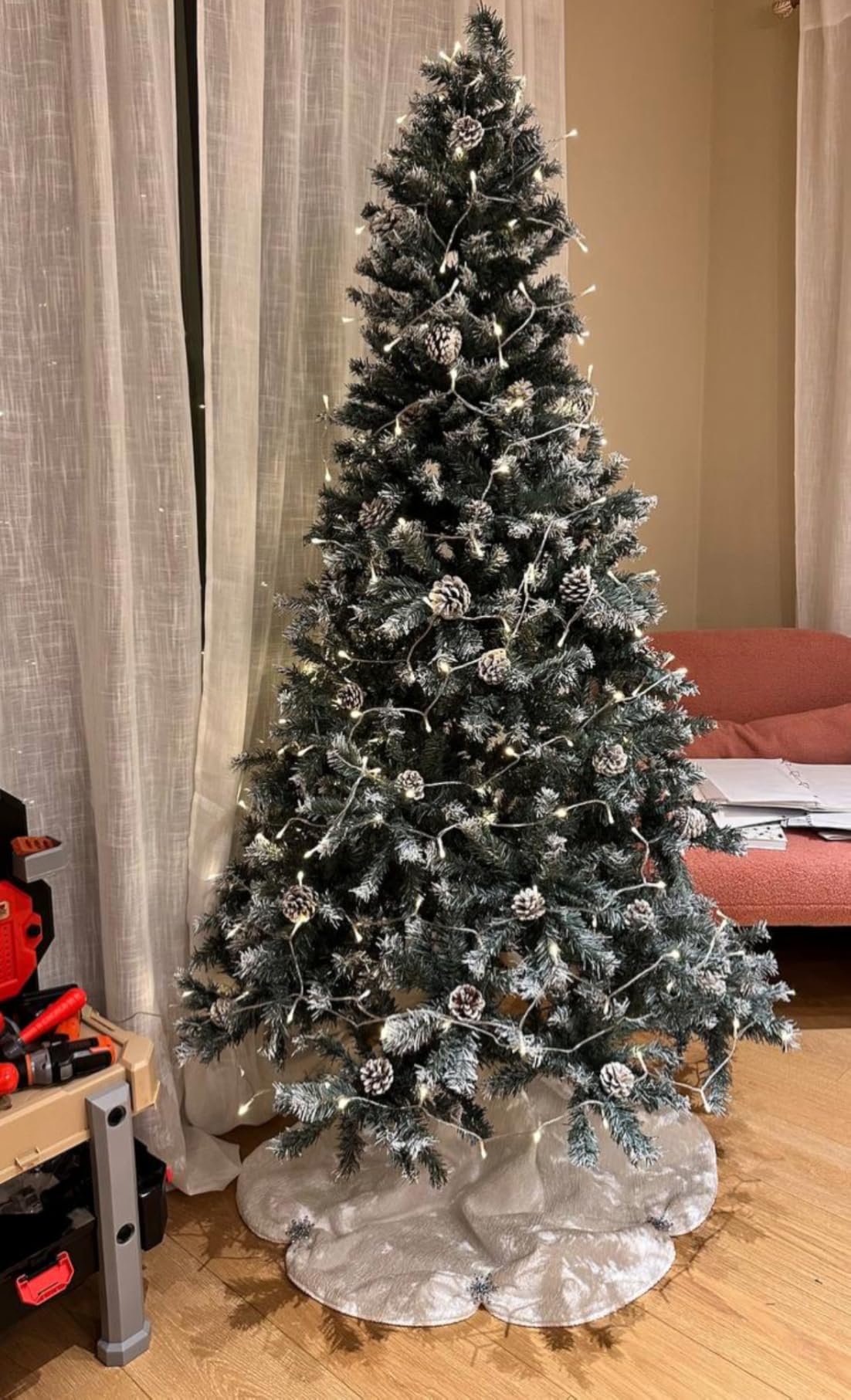 Best Choice Products 6ft Pre-Decorated Holiday Christmas Tree for Home, Office, Party Decoration w/ 1,000 PVC Branch Tips, Partially Flocked Design, Pine Cones, Metal Hinges & Base customer photo 2