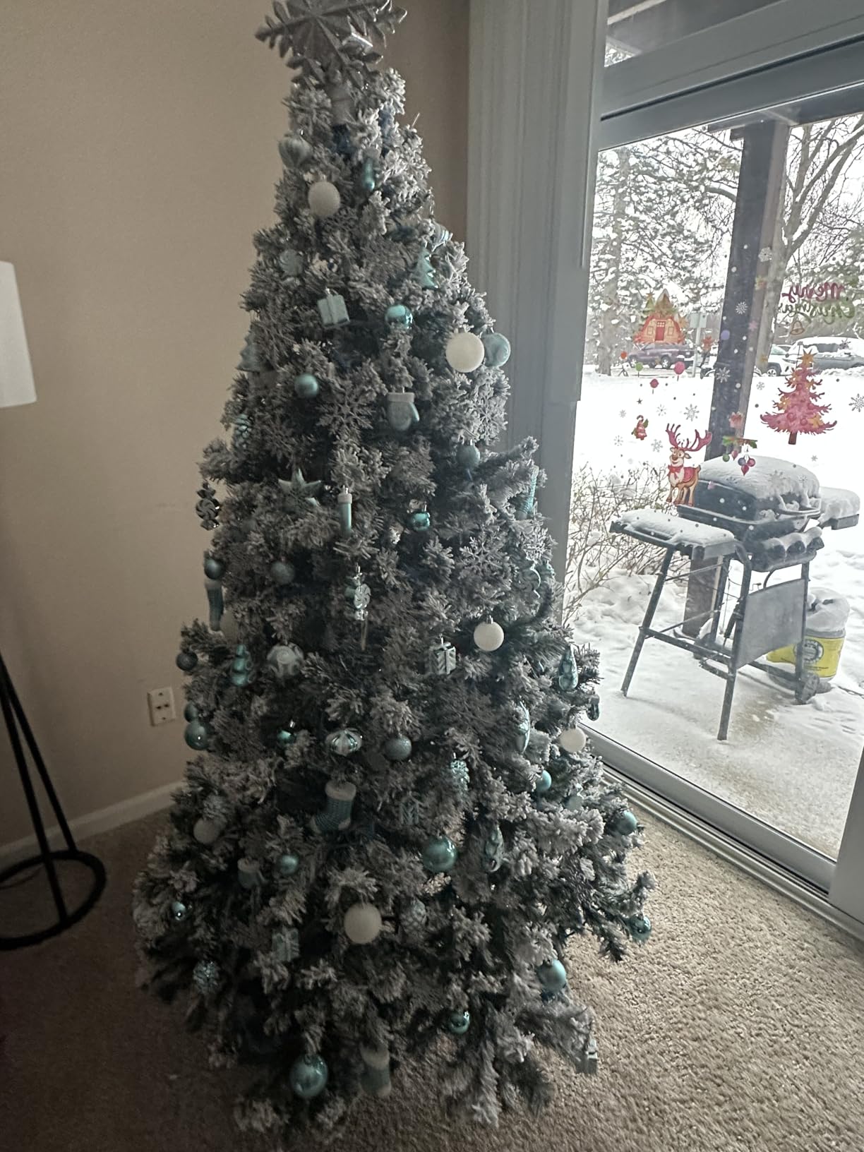 Yaheetech 6ft Snow Flocked Pre-lit Christmas Tree with 250 Warm White Lights, 820 Lush Branch Tips & Quick-Assembly Hinged Design, Full Artificial Xmas Tree for Winter Holiday Decor, Green & White customer photo 2