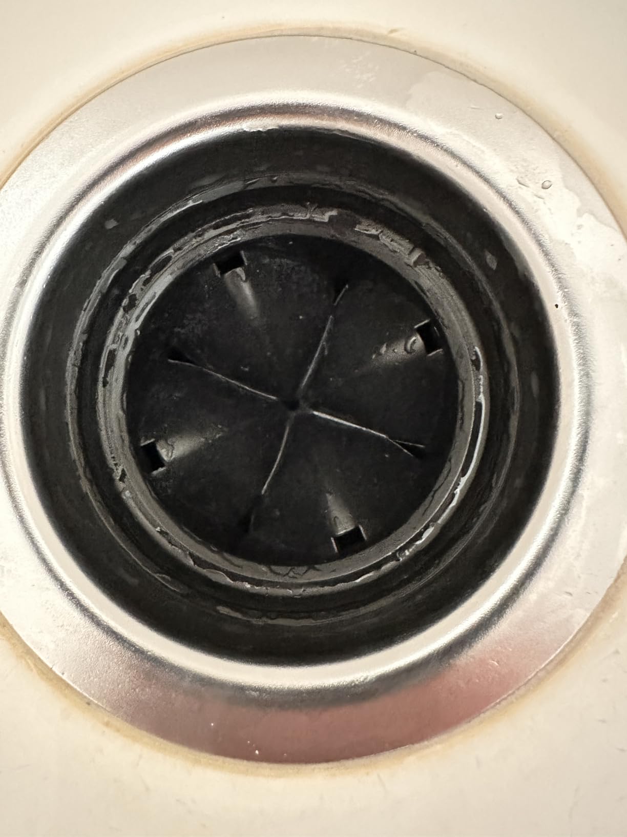 Frigidaire 1.25 HP Corded Garbage Disposal for Kitchen Sinks | FF13DISPC1 customer photo 2