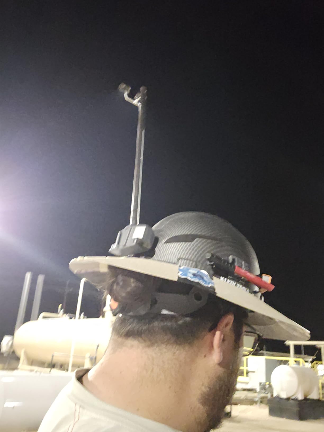 Klein Tools Hard Hat, Non-Vented Full Brim, Premium KARBN Pattern, Class E, Tested up to 20kV, Padded Sweat-Wicking Sweatband, Top Pad customer photo 1