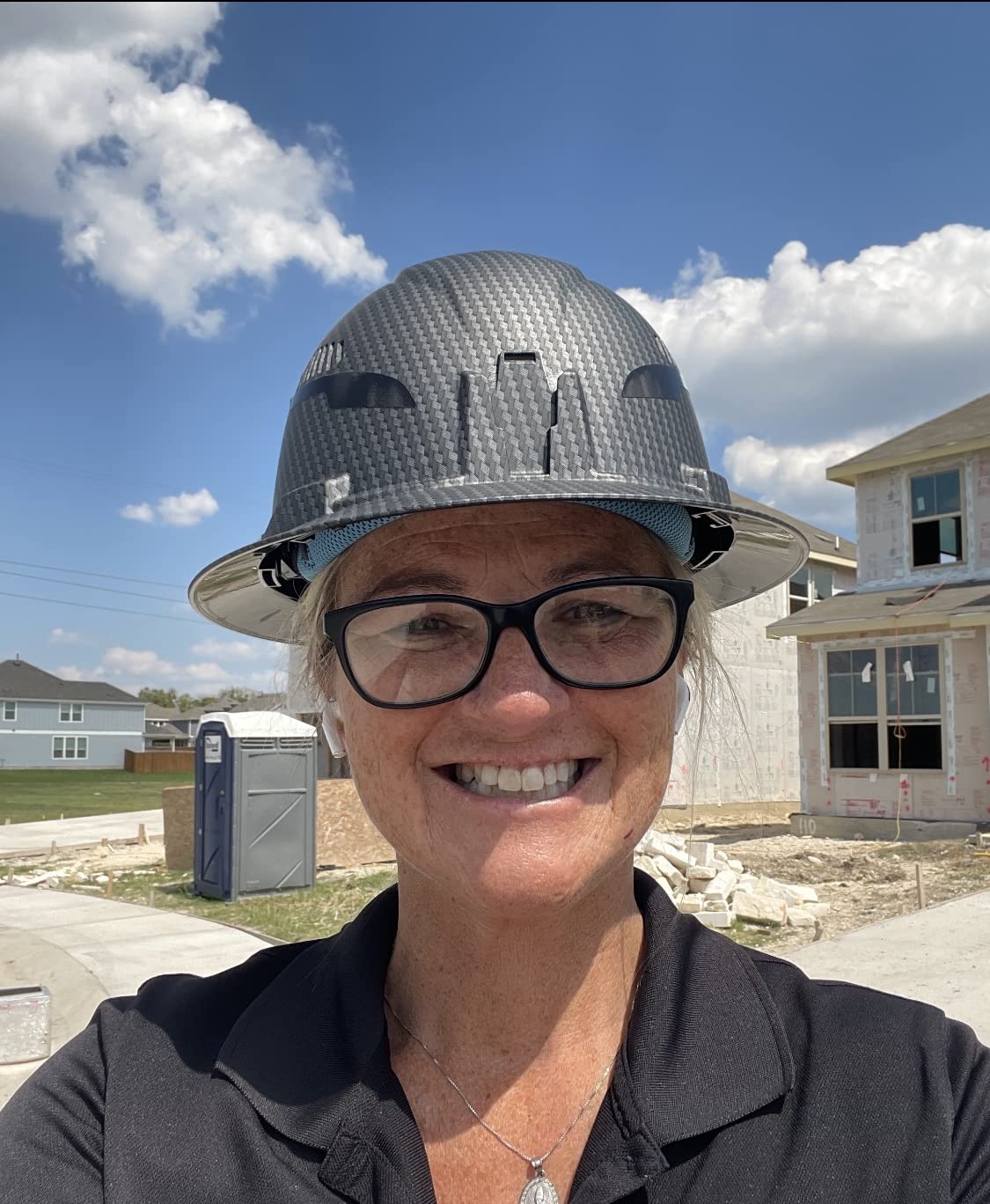 Klein Tools 60347 Hard Hat, Vented Full Brim, Class C, Premium KARBN Pattern, Rechargeable Lamp, Padded Sweat-Wicking Sweatband, Top Pad customer photo 1
