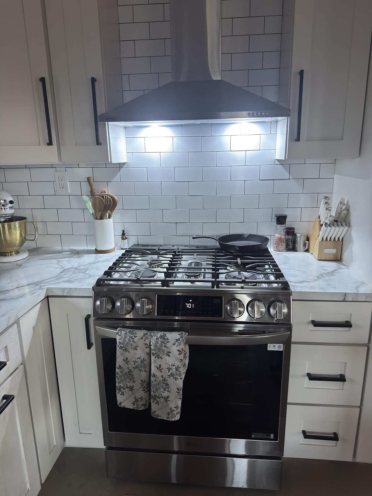 Hermitlux Range Hood 30 inch Stainless Steel, Wall Mount Vent Hood for Kitchen with Charcoal Filter, Ducted/Ductless Convertible customer photo 2
