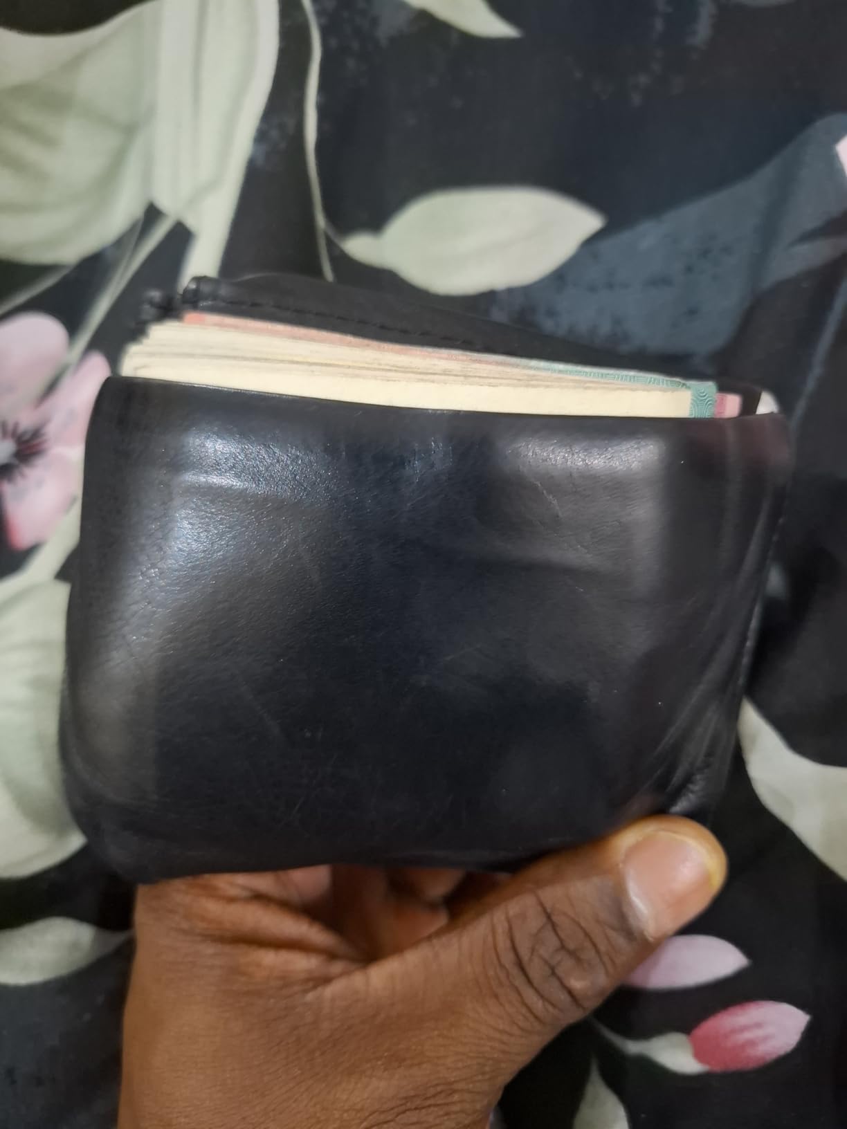 Calvin Klein Men's RFID Leather Minimalist Bifold Wallet with Multiple Card Slots and ID Window customer photo 1