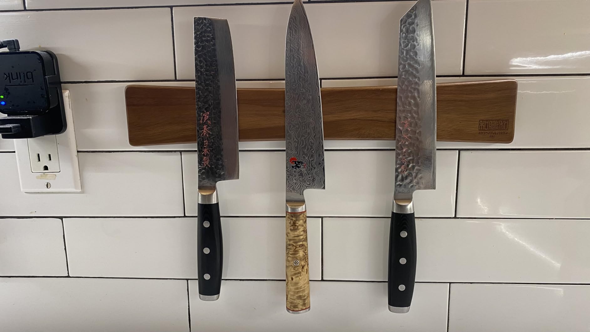 HOSHANHO Magnetic Knife Strips, Magnetic Knife Holder for Wall 16 Inch, Acacia Wood customer photo 1