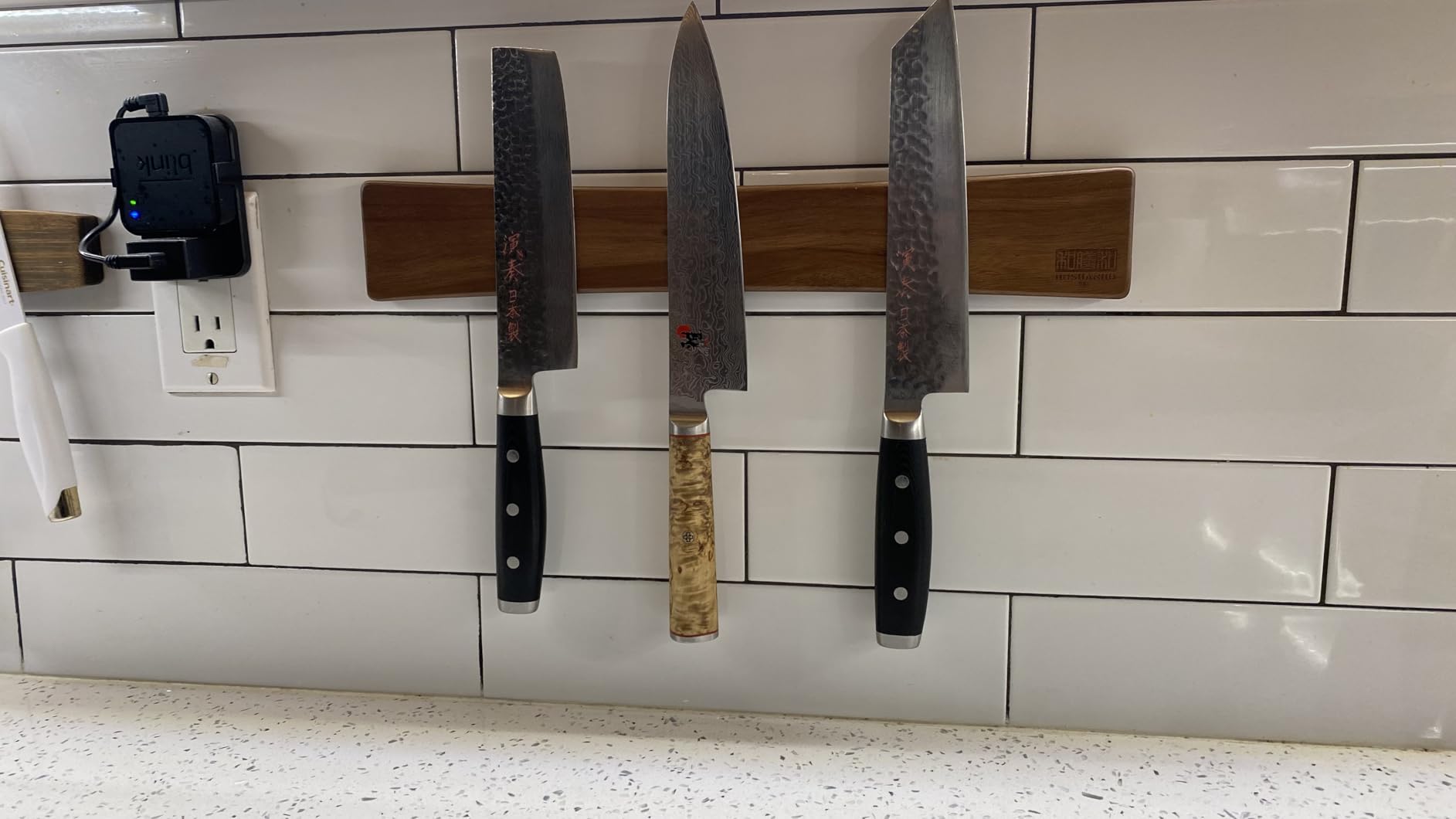 HOSHANHO Magnetic Knife Strips, Magnetic Knife Holder for Wall 16 Inch, Acacia Wood customer photo 2